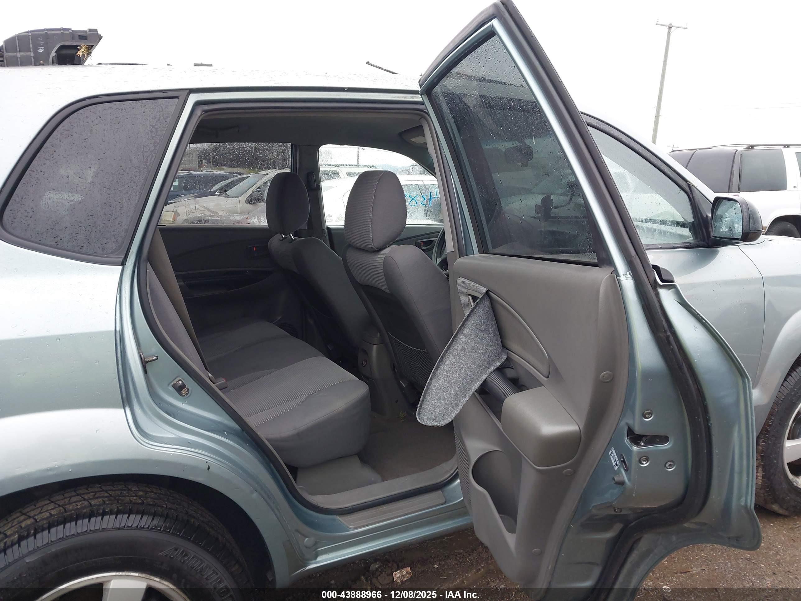 HYUNDAI TUCSON image 8