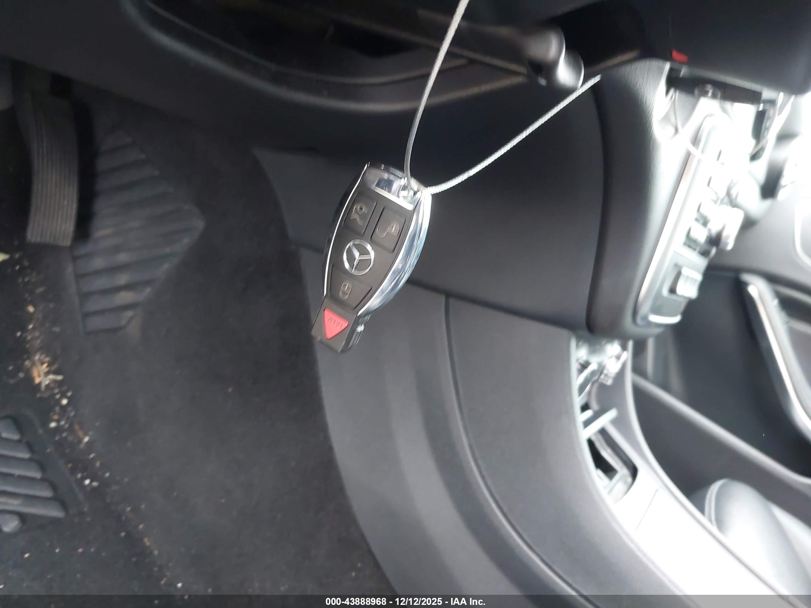 MERCEDES-BENZ GLA image 11