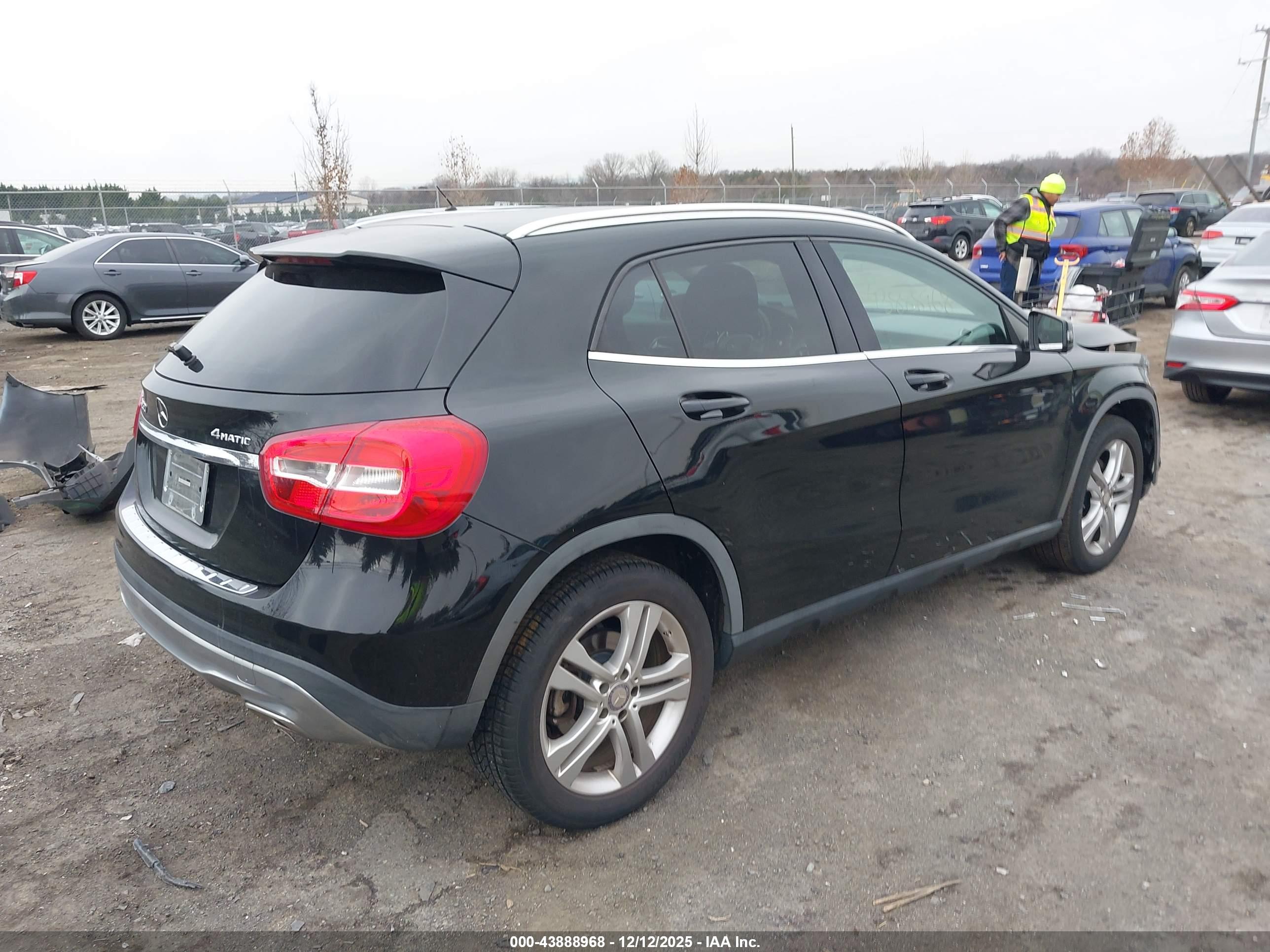 MERCEDES-BENZ GLA image 4