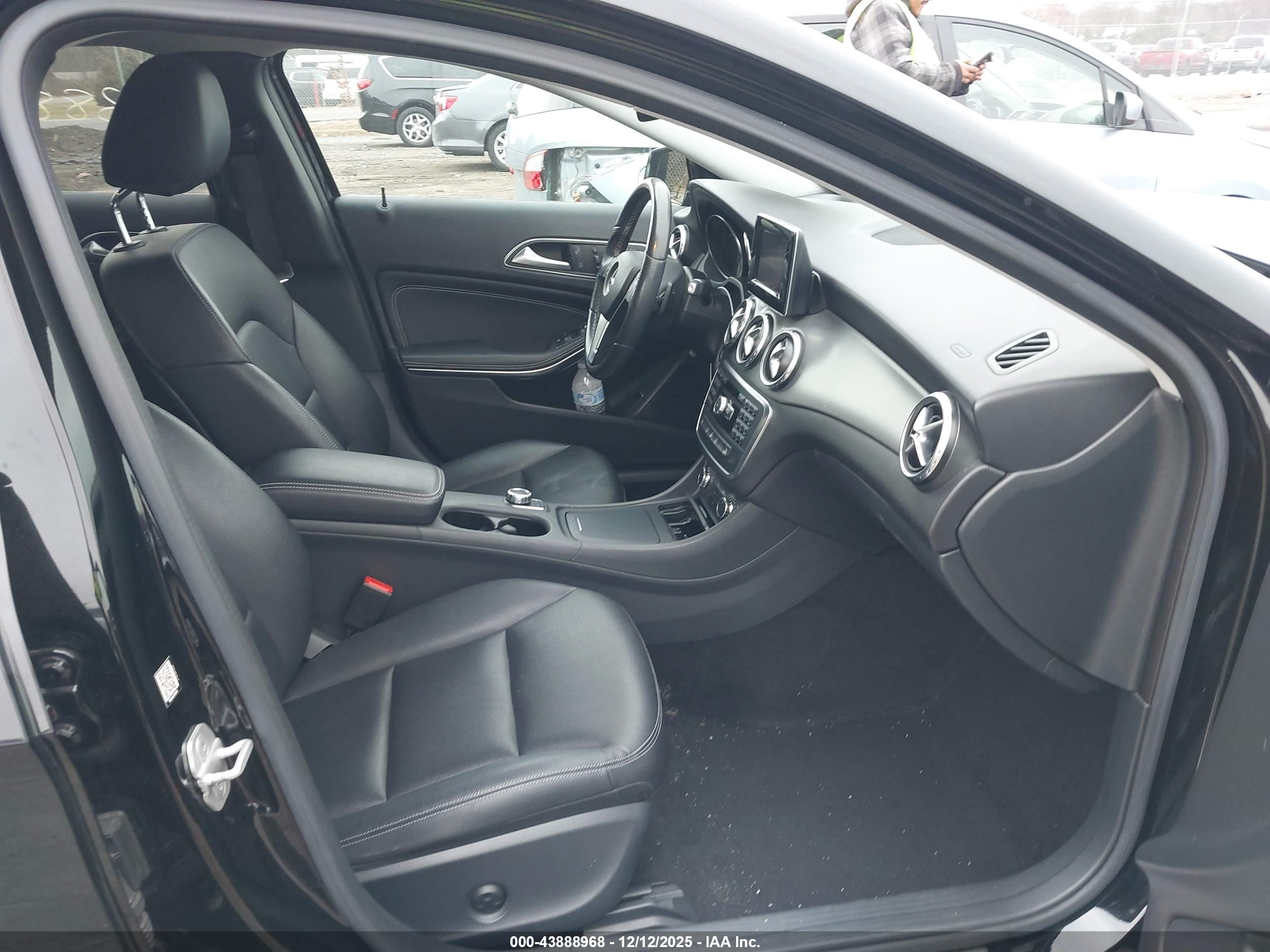 MERCEDES-BENZ GLA image 5