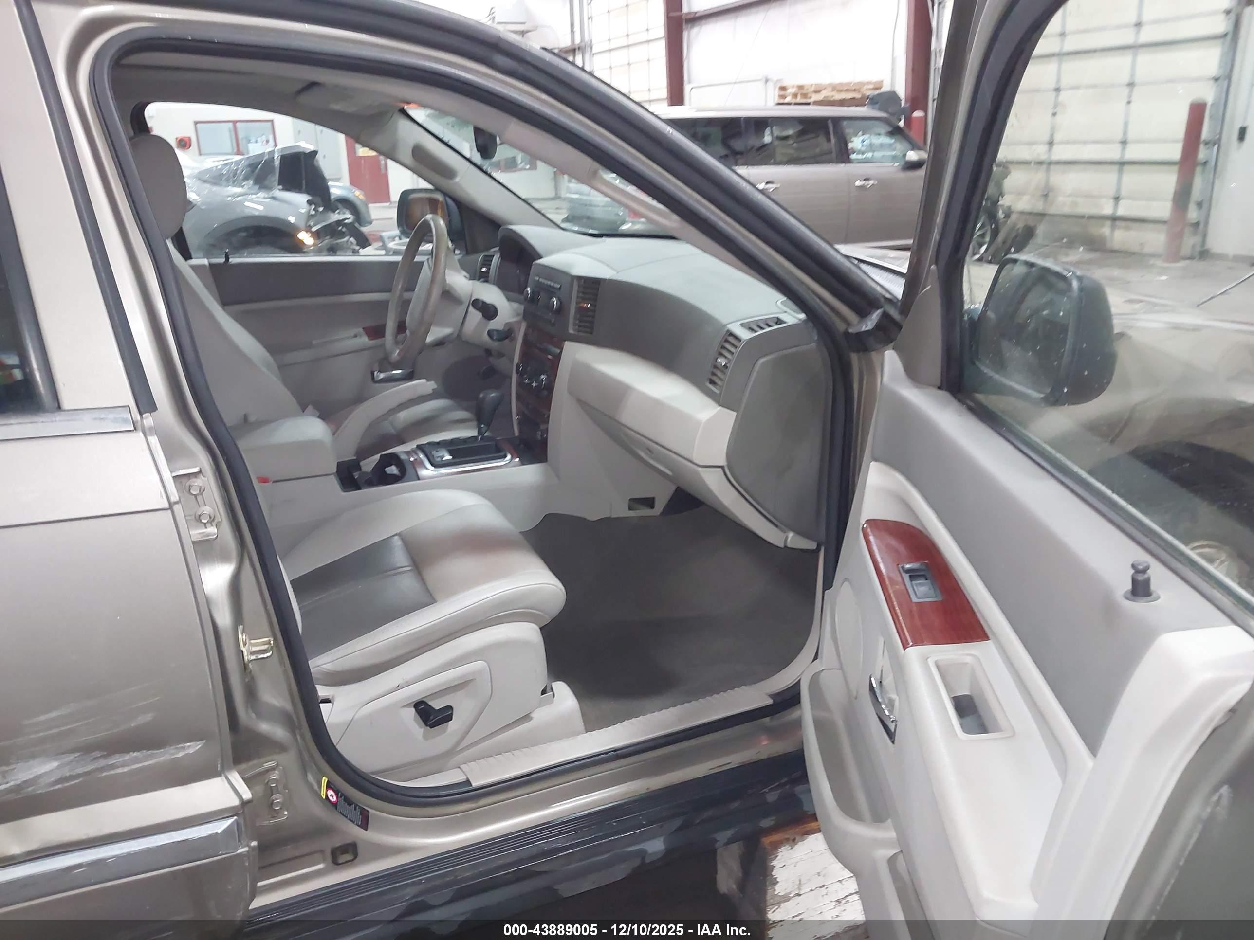 JEEP GRAND image 5