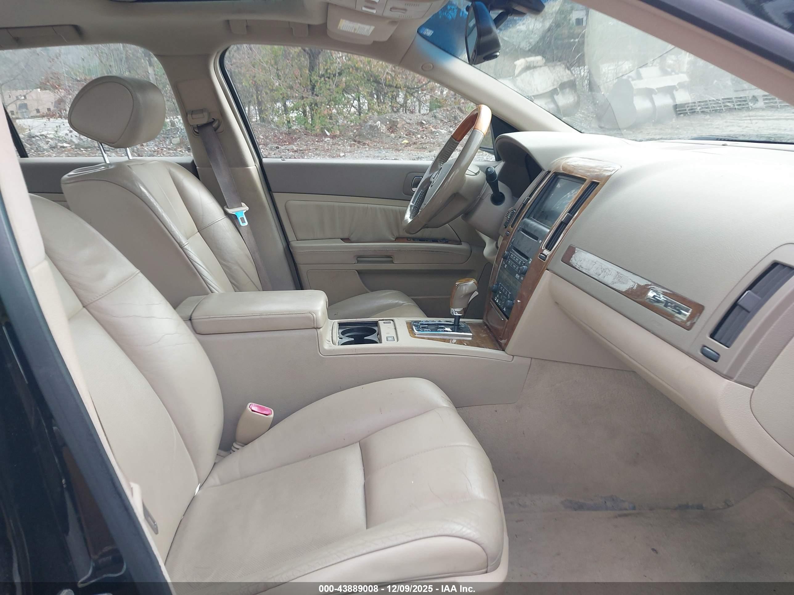 CADILLAC STS image 5