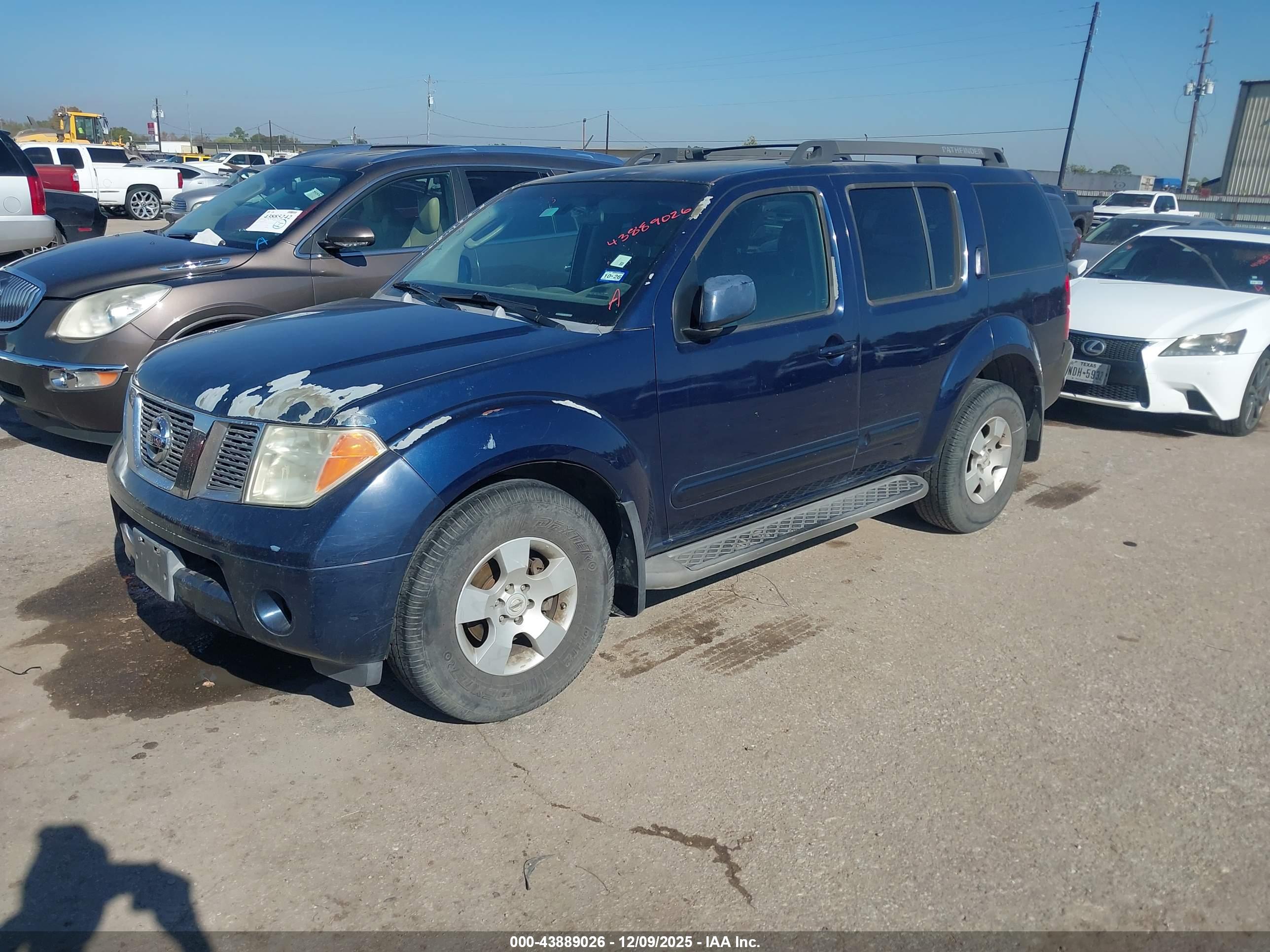 NISSAN PATHFINDER image 2
