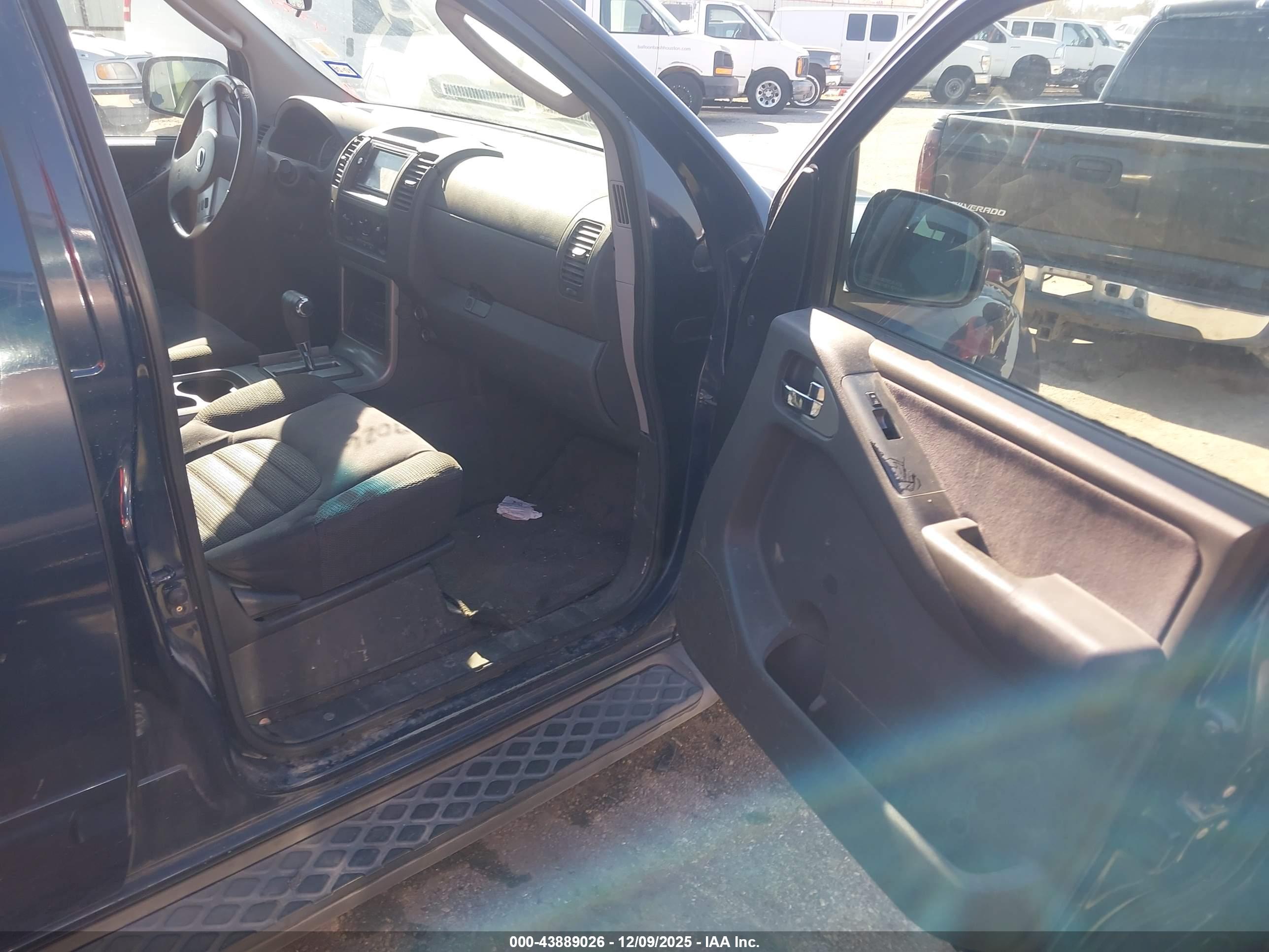 NISSAN PATHFINDER image 5