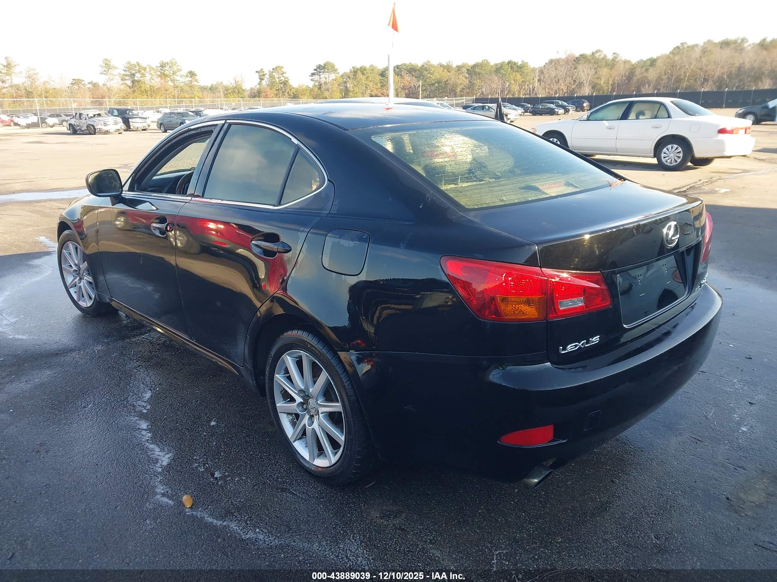 LEXUS IS image 3