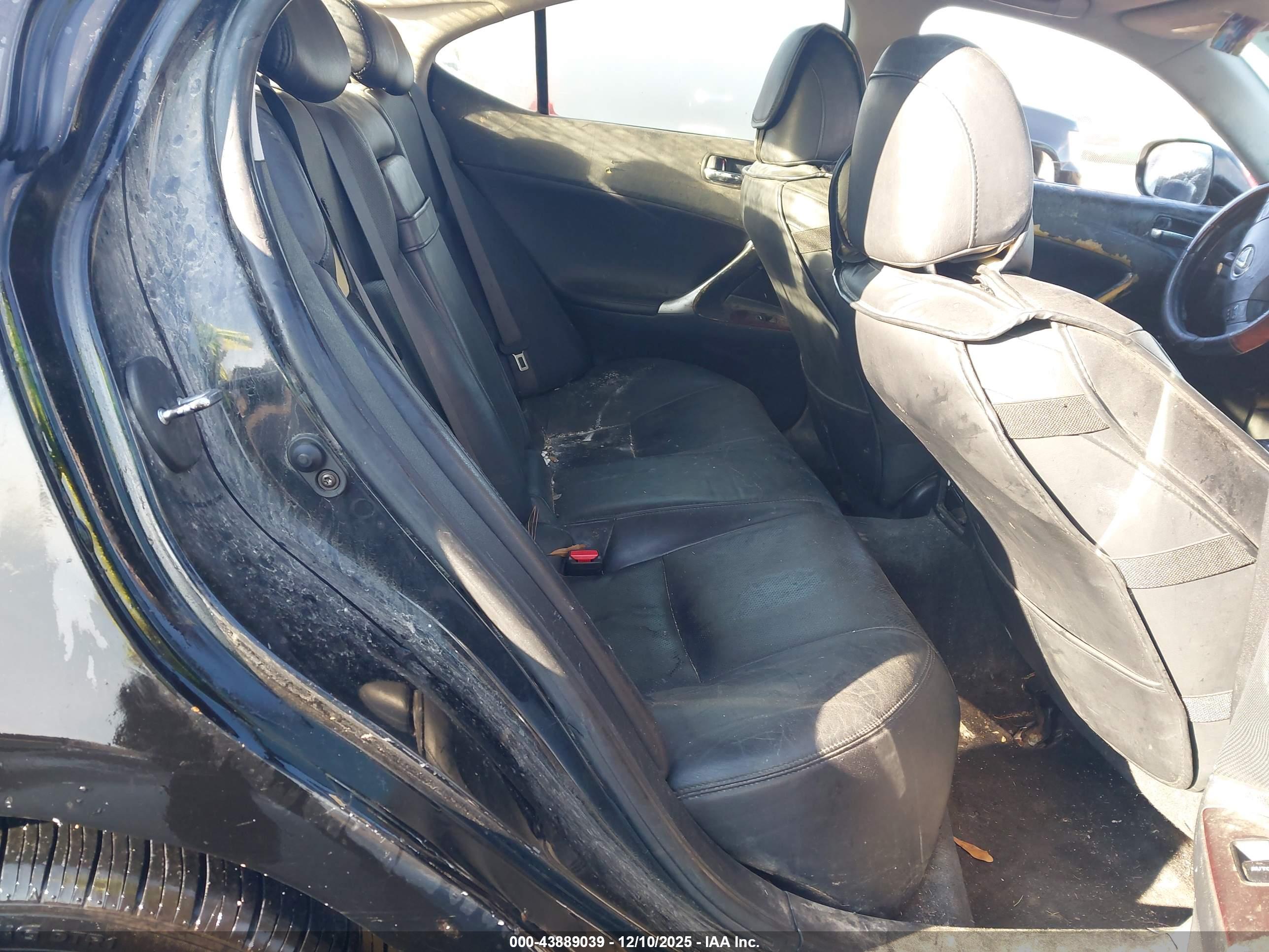 LEXUS IS image 8