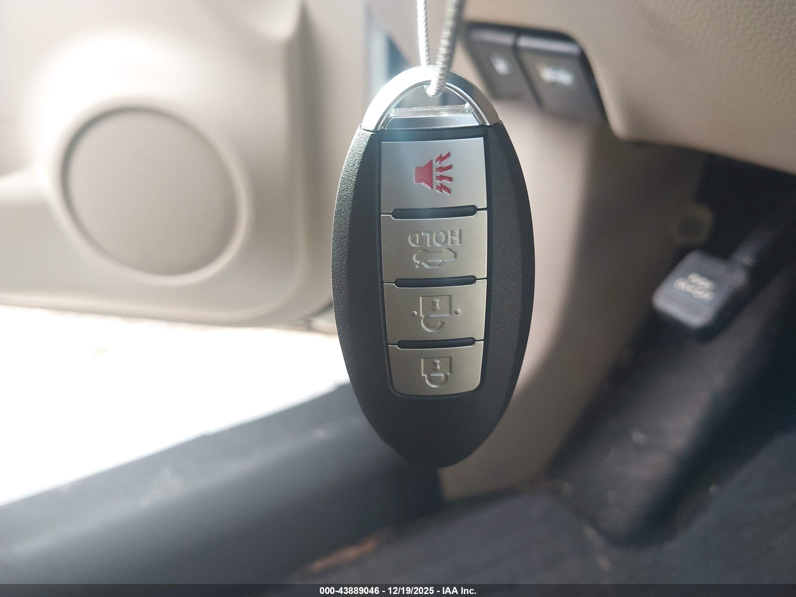 NISSAN ROGUE image 11