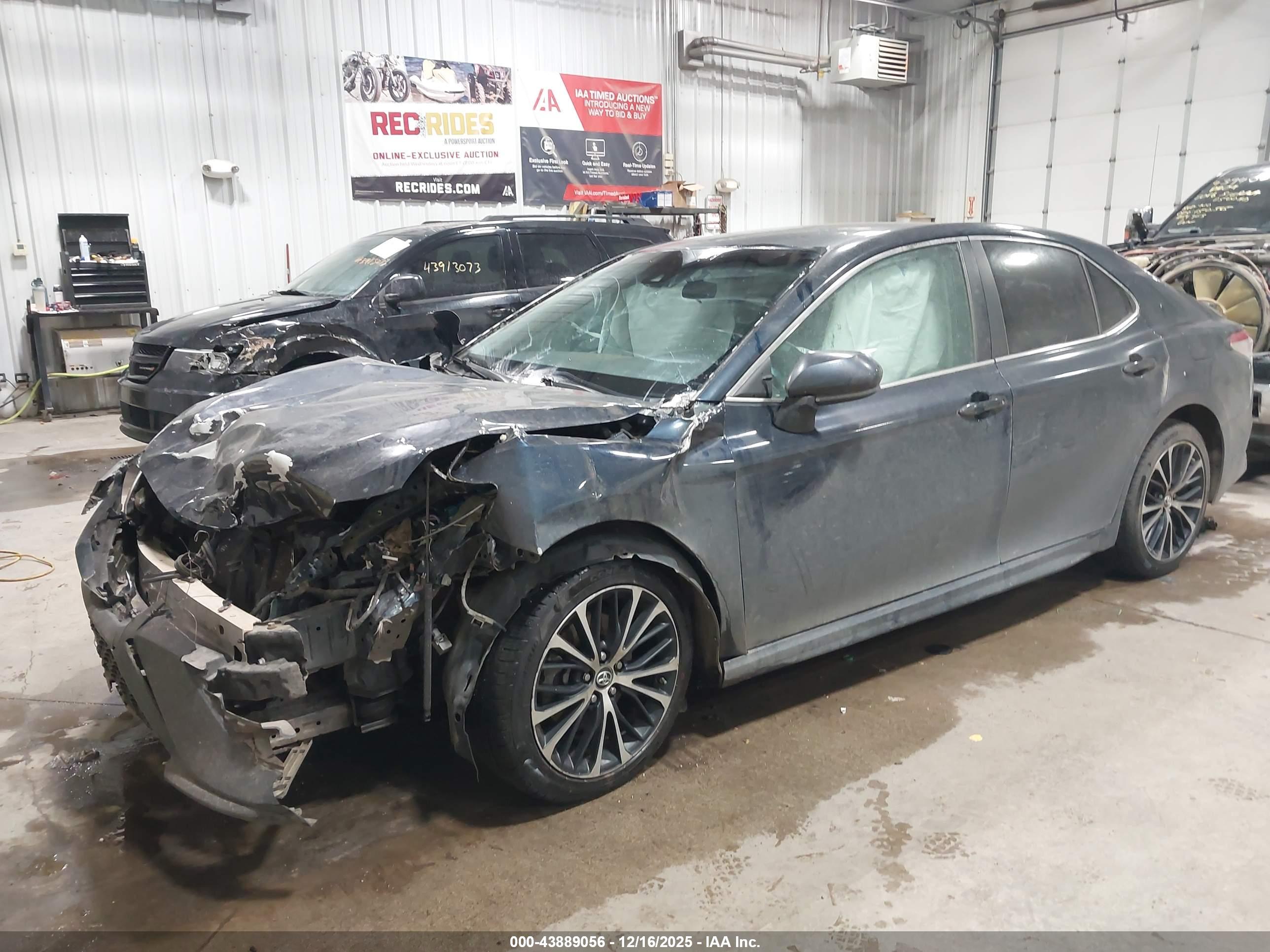 TOYOTA CAMRY image 2