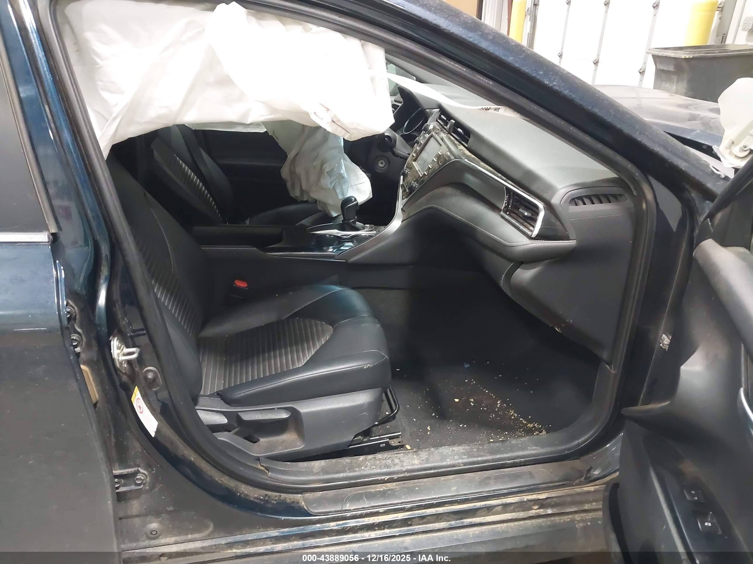 TOYOTA CAMRY image 5