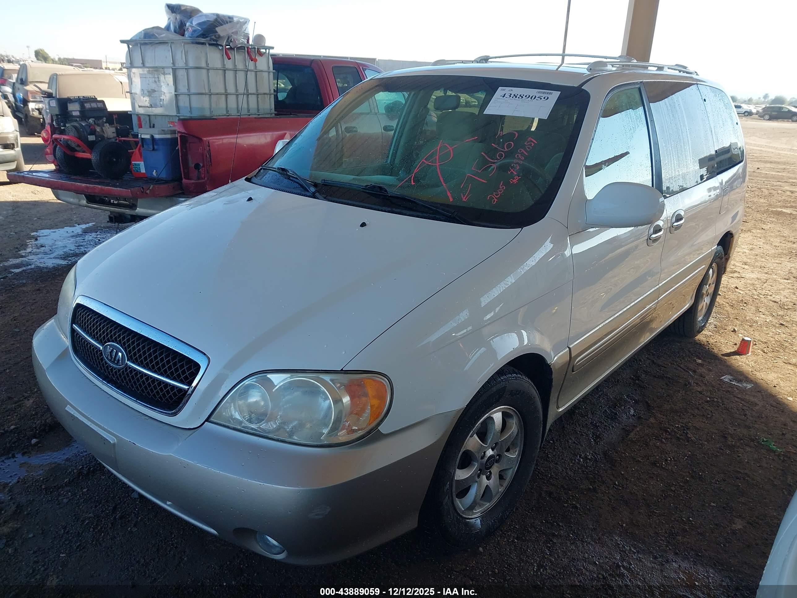 KIA SEDONA image 2