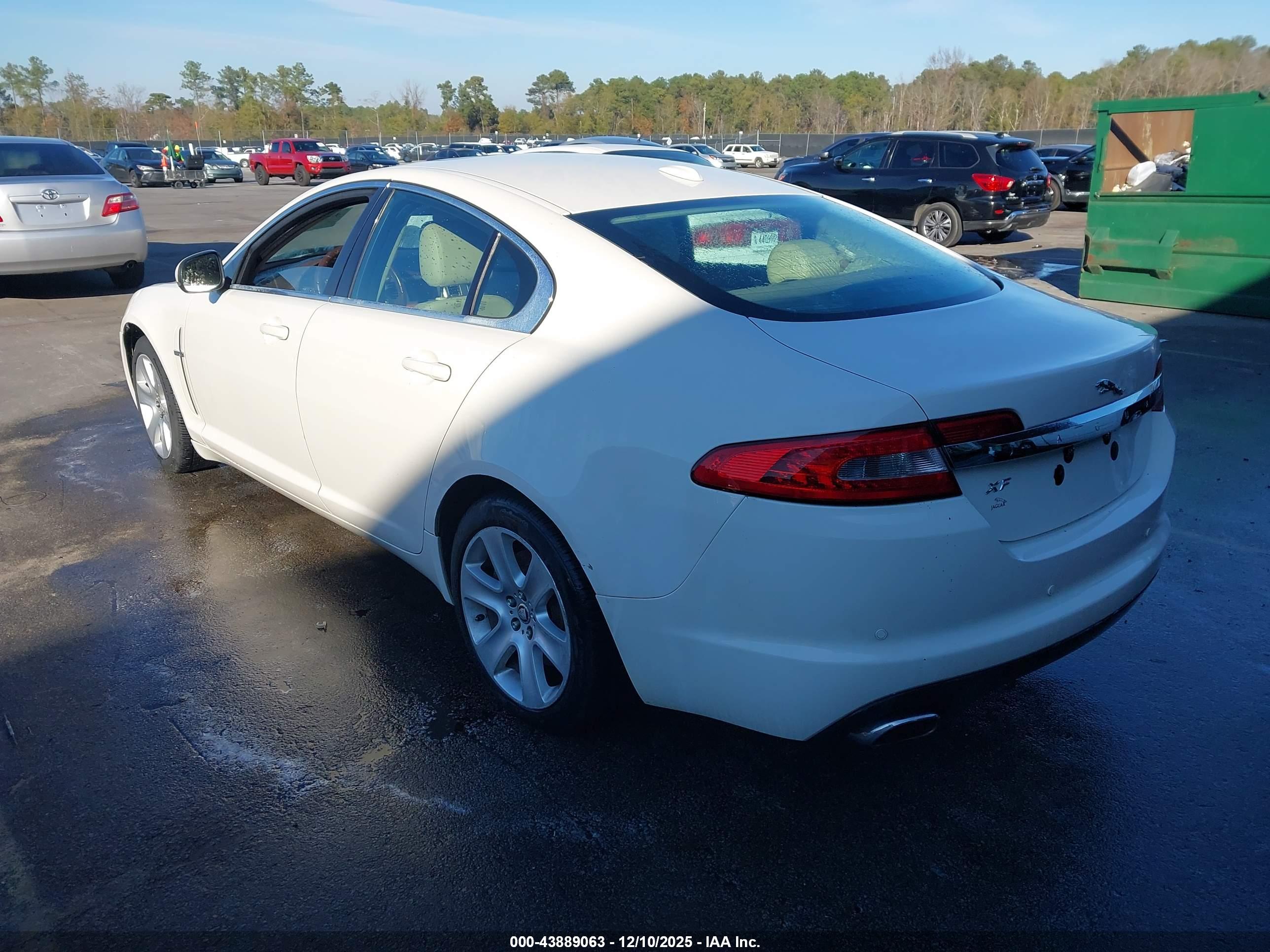 JAGUAR XF image 3