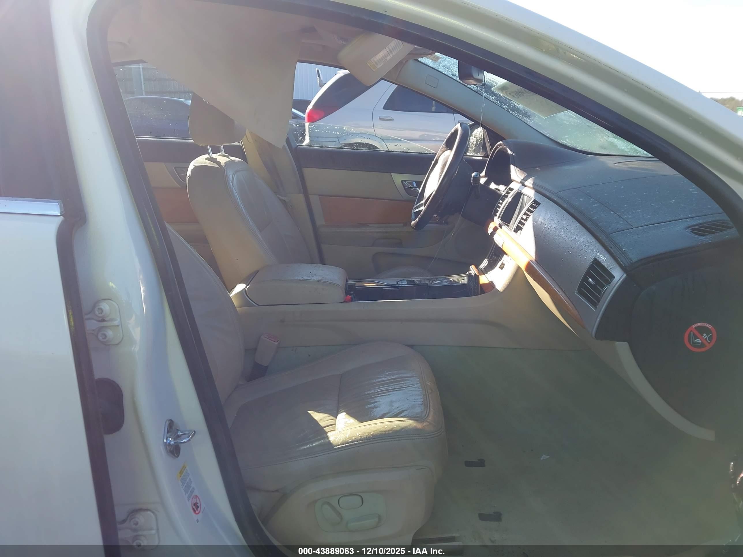 JAGUAR XF image 5