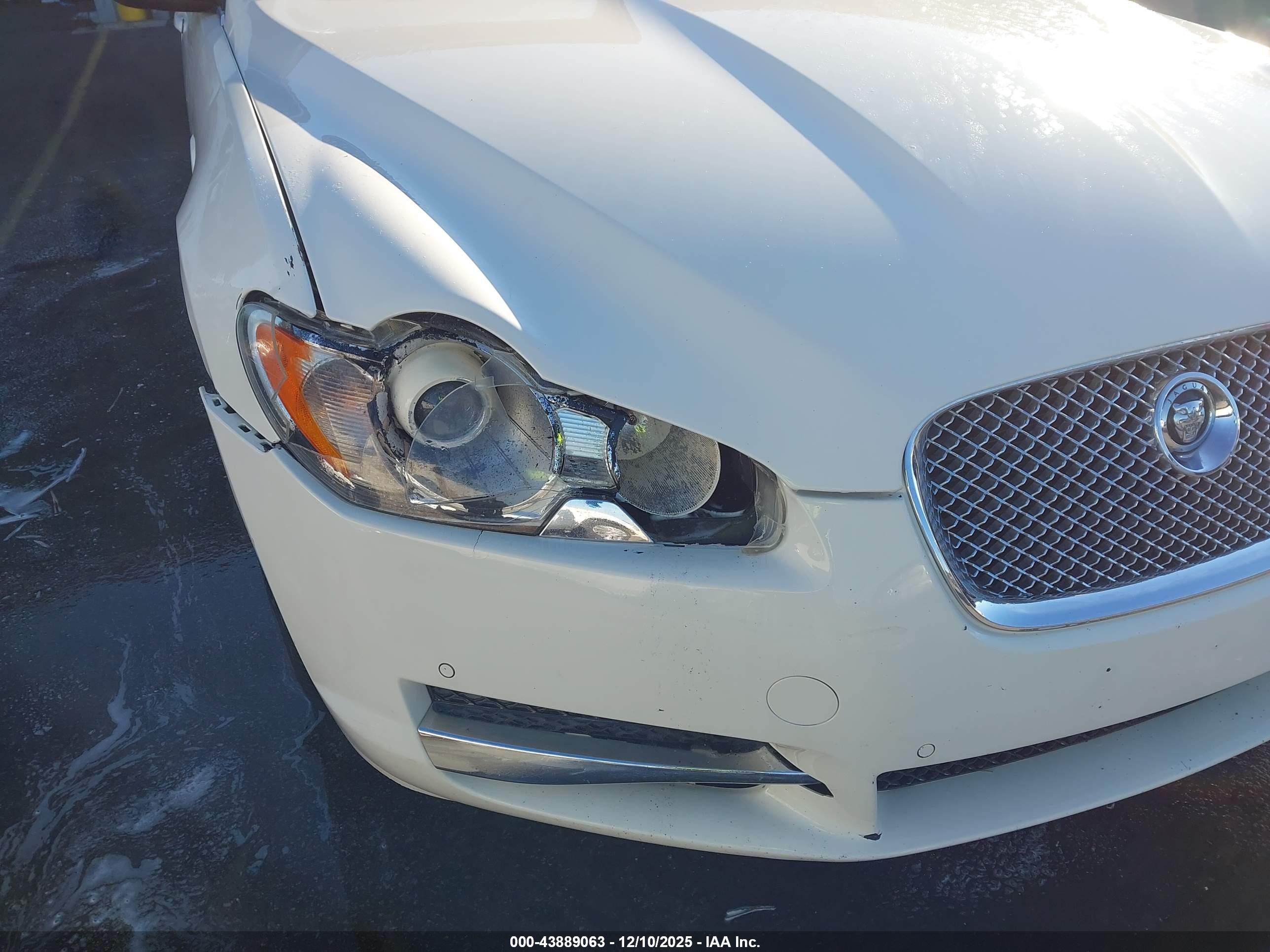 JAGUAR XF image 6