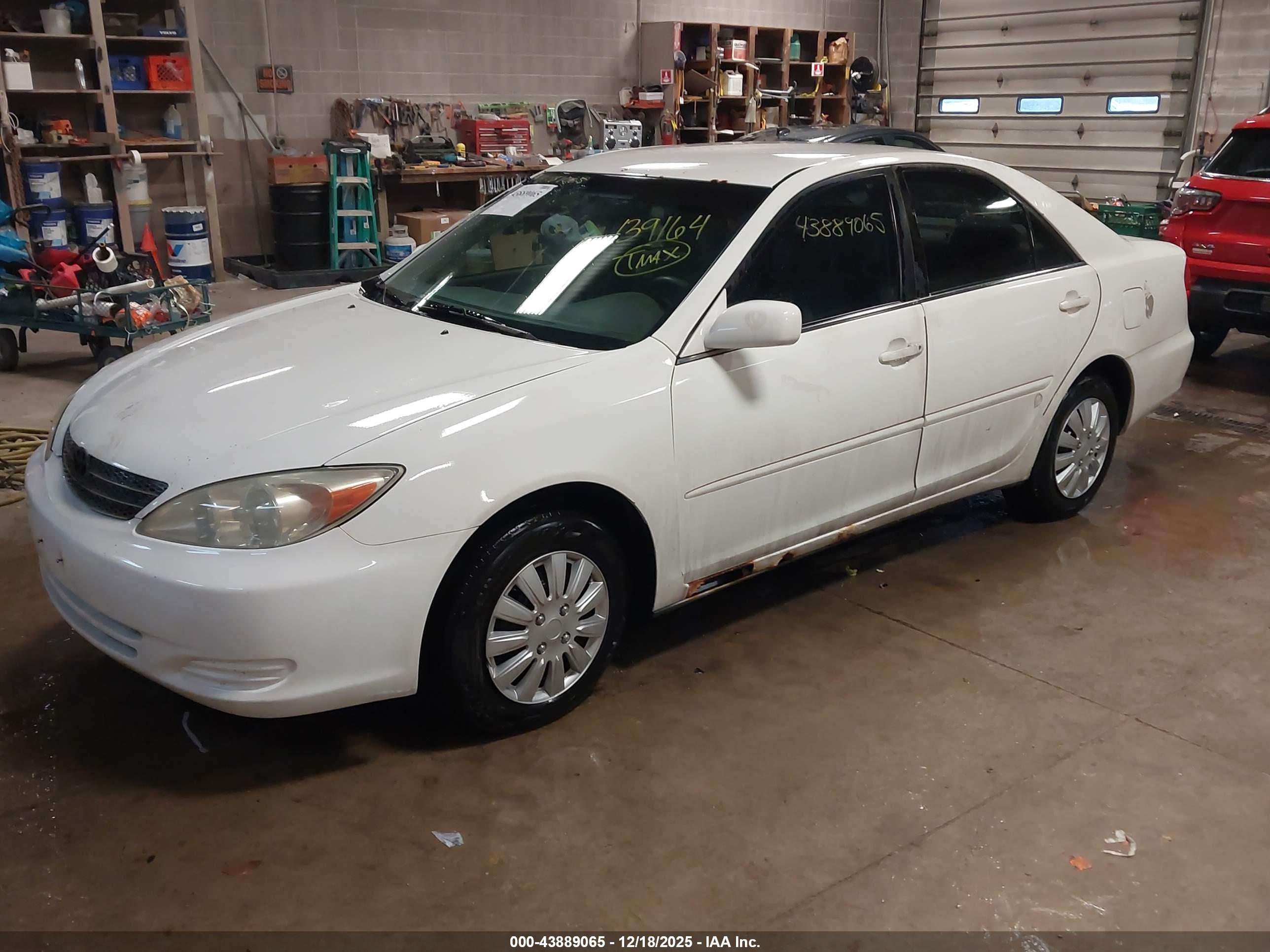 TOYOTA CAMRY image 2