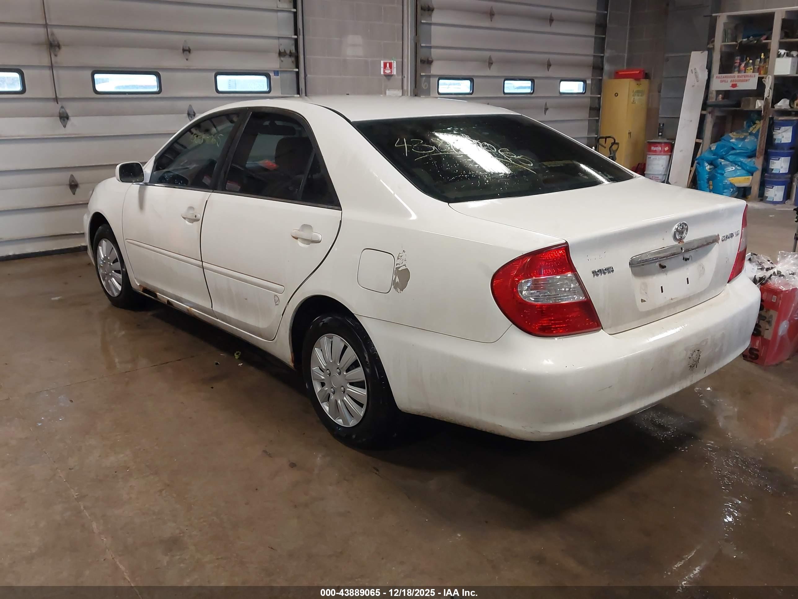 TOYOTA CAMRY image 3