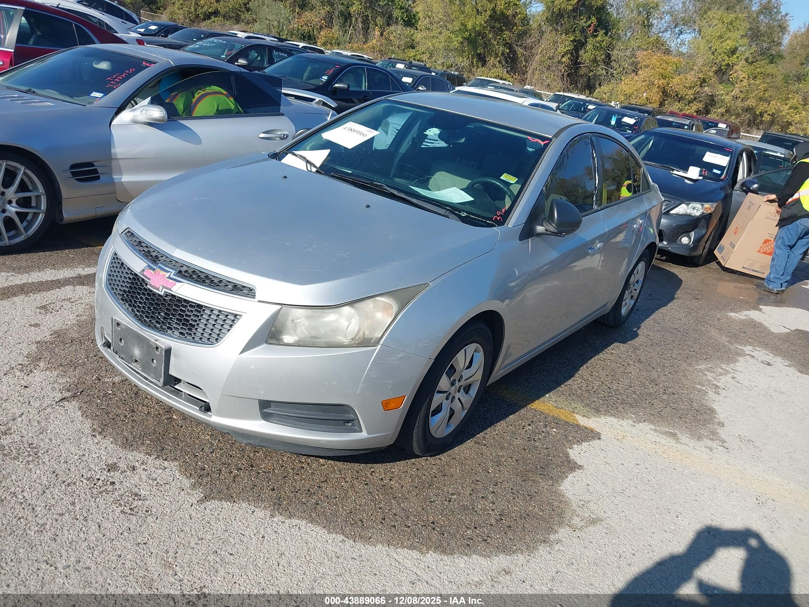 CHEVROLET CRUZE image 2