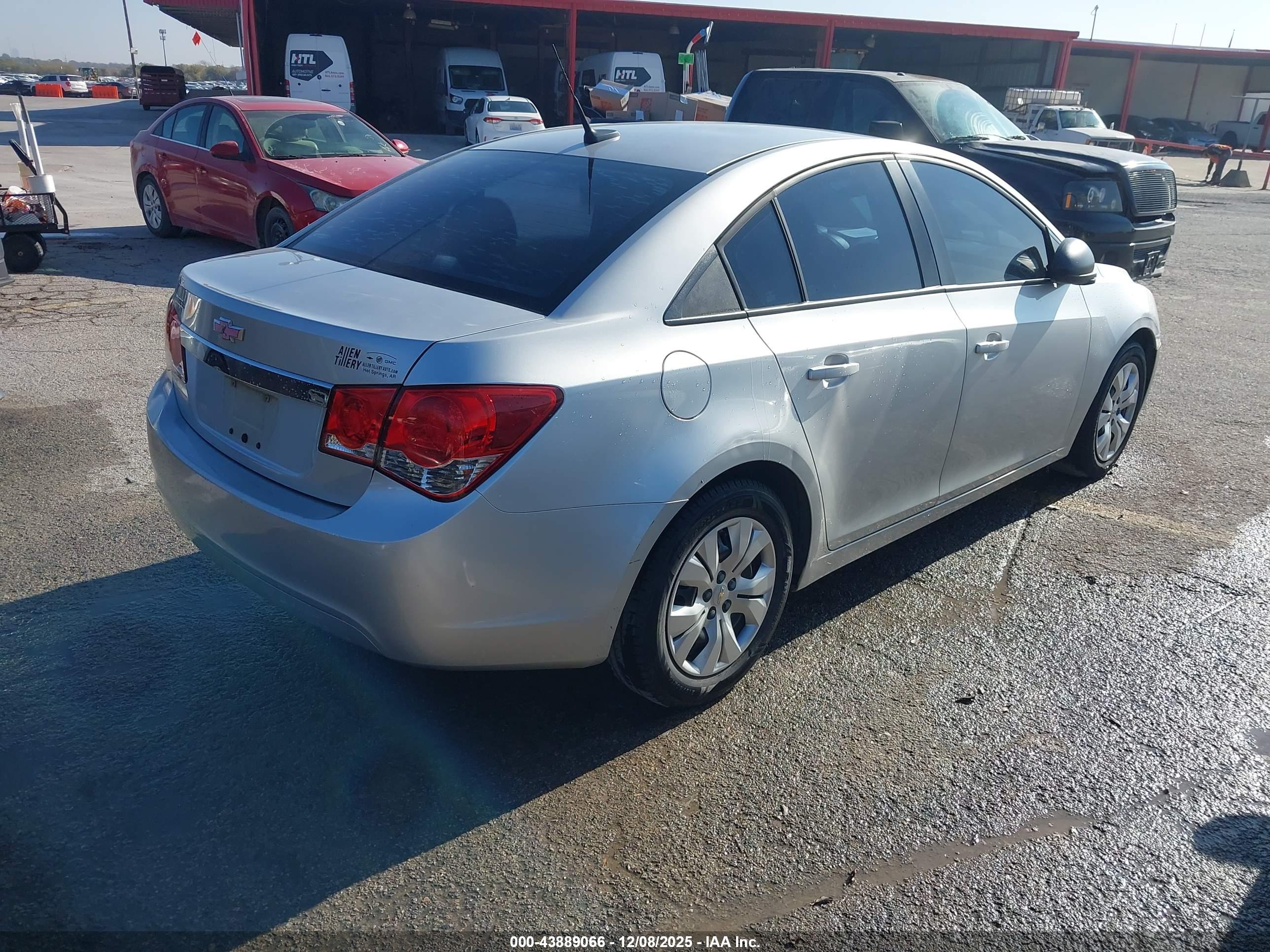 CHEVROLET CRUZE image 4