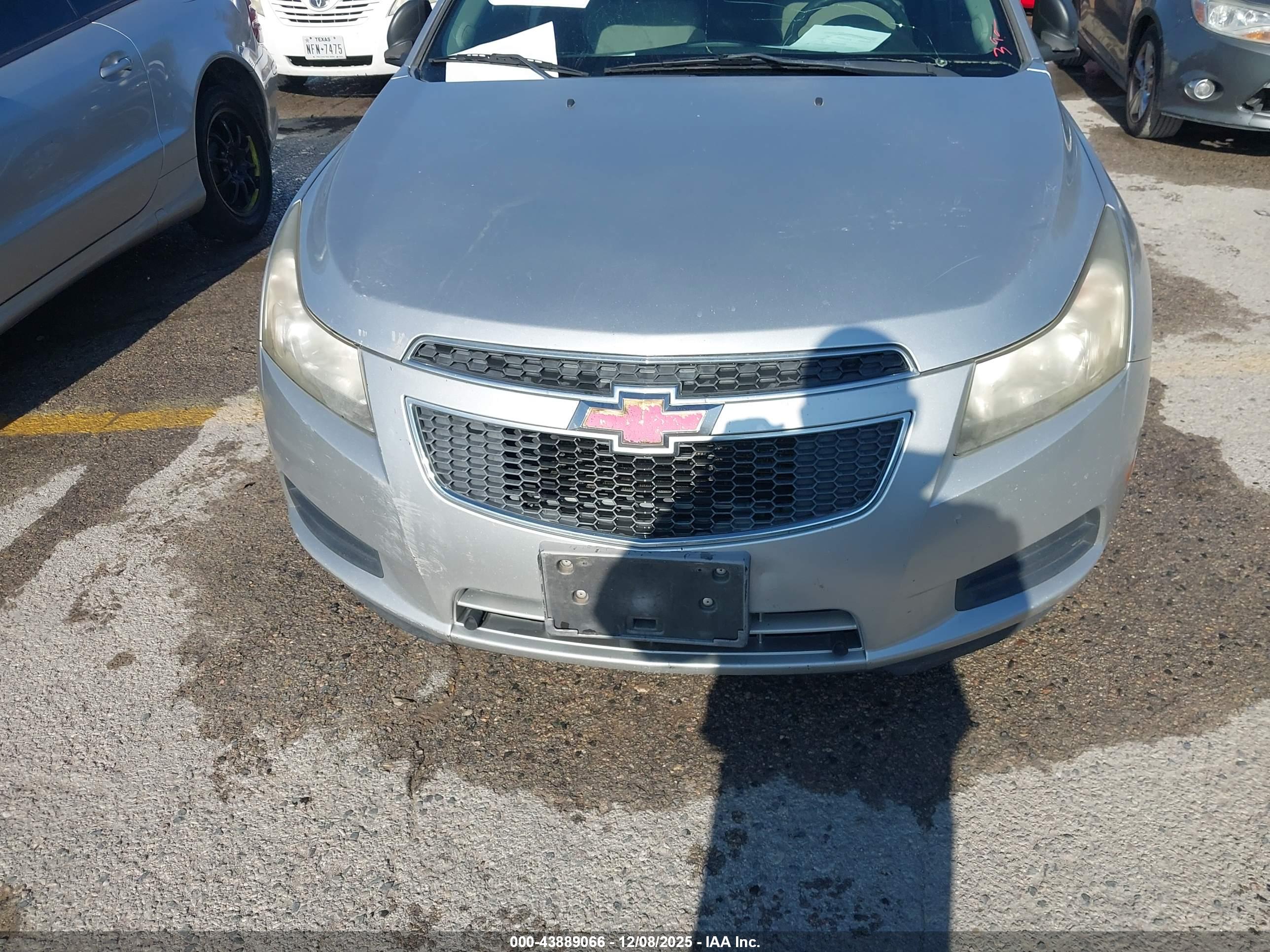 CHEVROLET CRUZE image 6