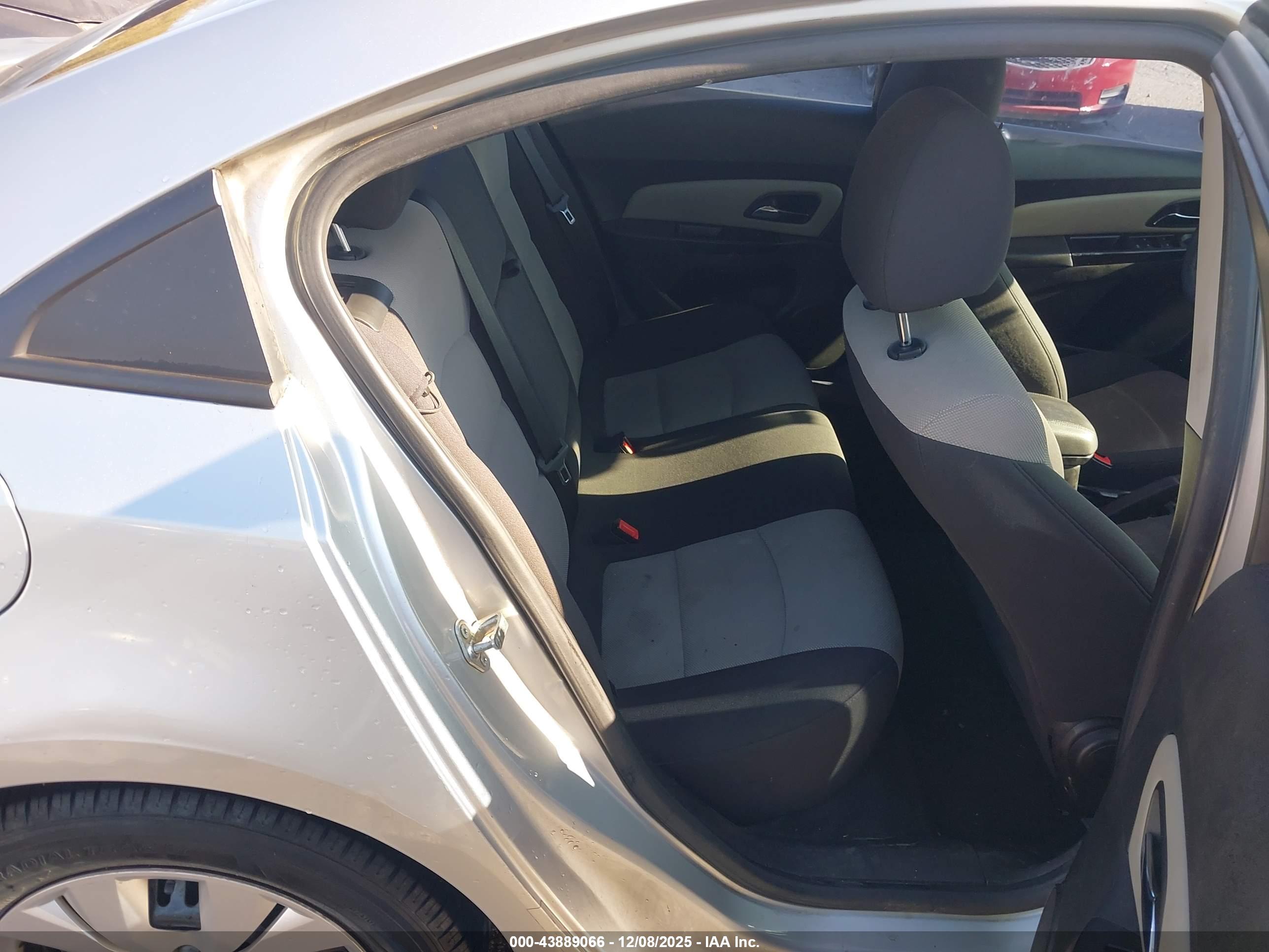 CHEVROLET CRUZE image 8