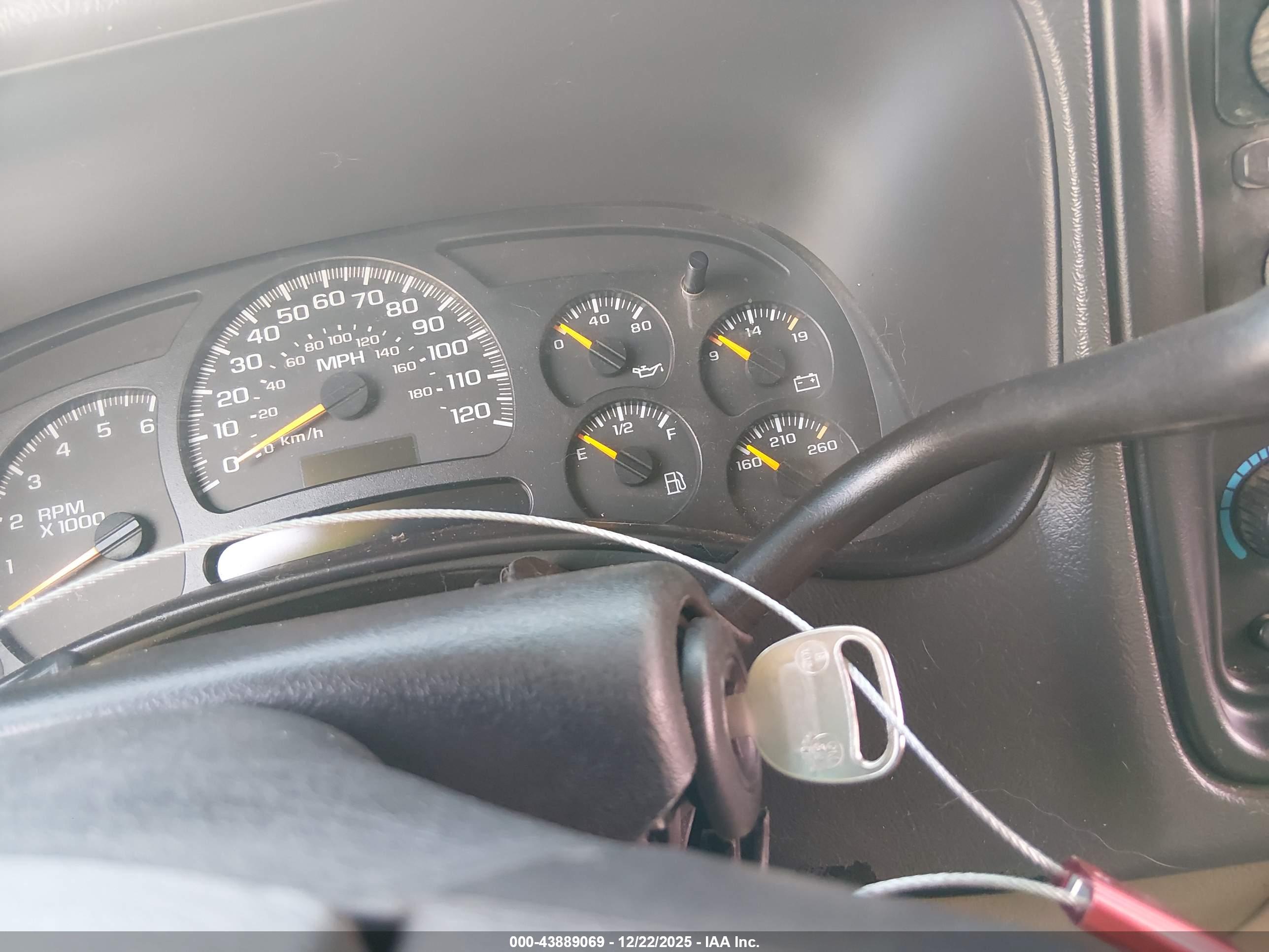 CHEVROLET SUBURBAN image 11