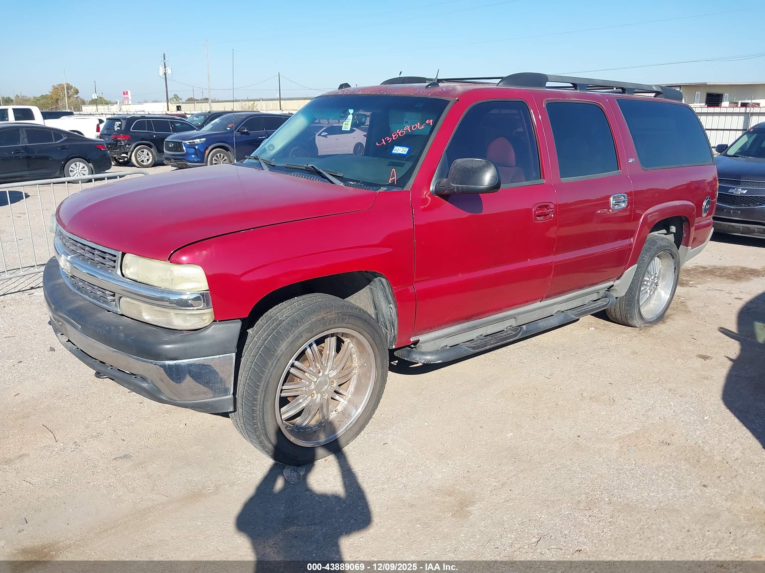 CHEVROLET SUBURBAN image 2
