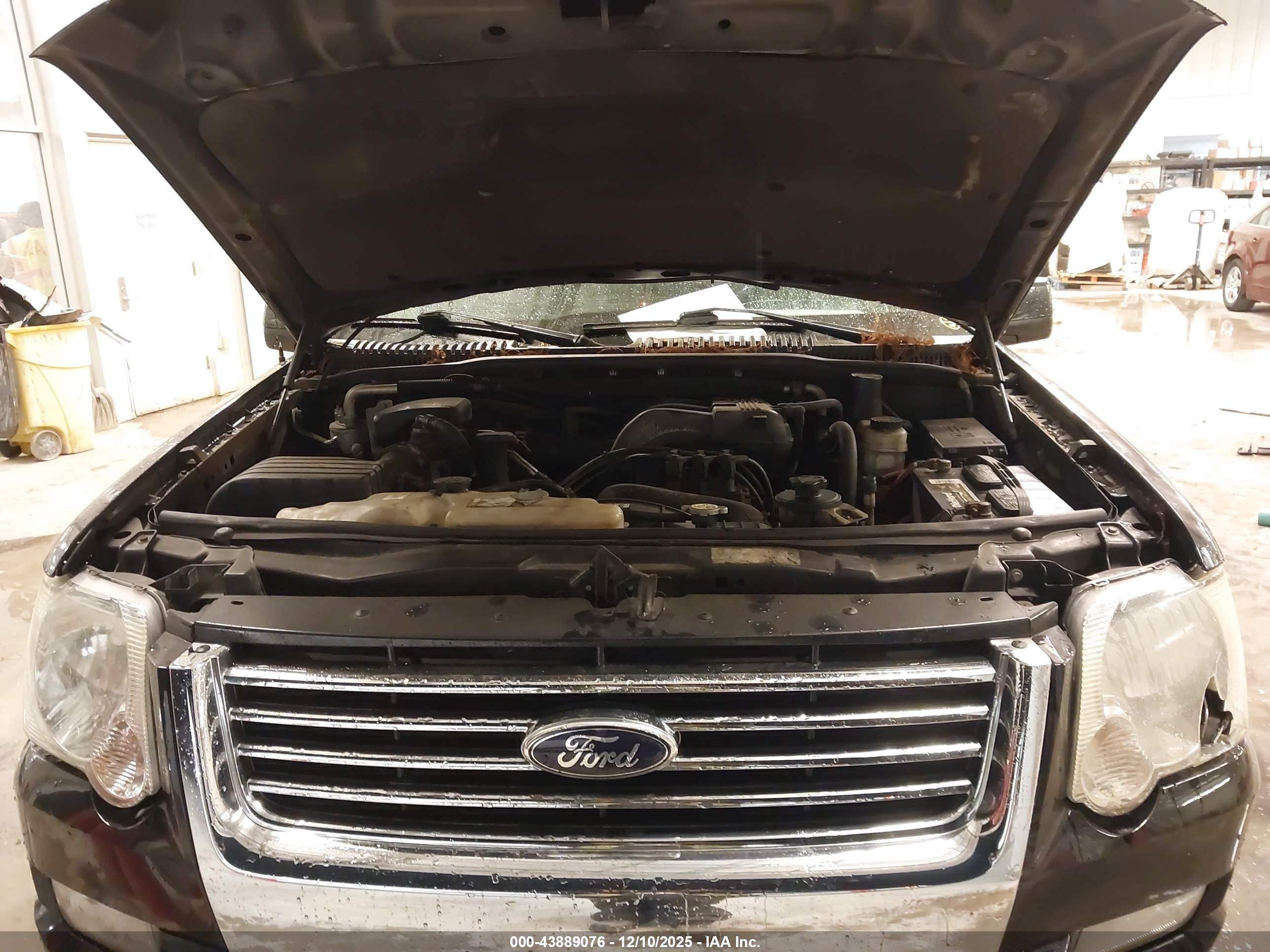 FORD EXPLORER image 10