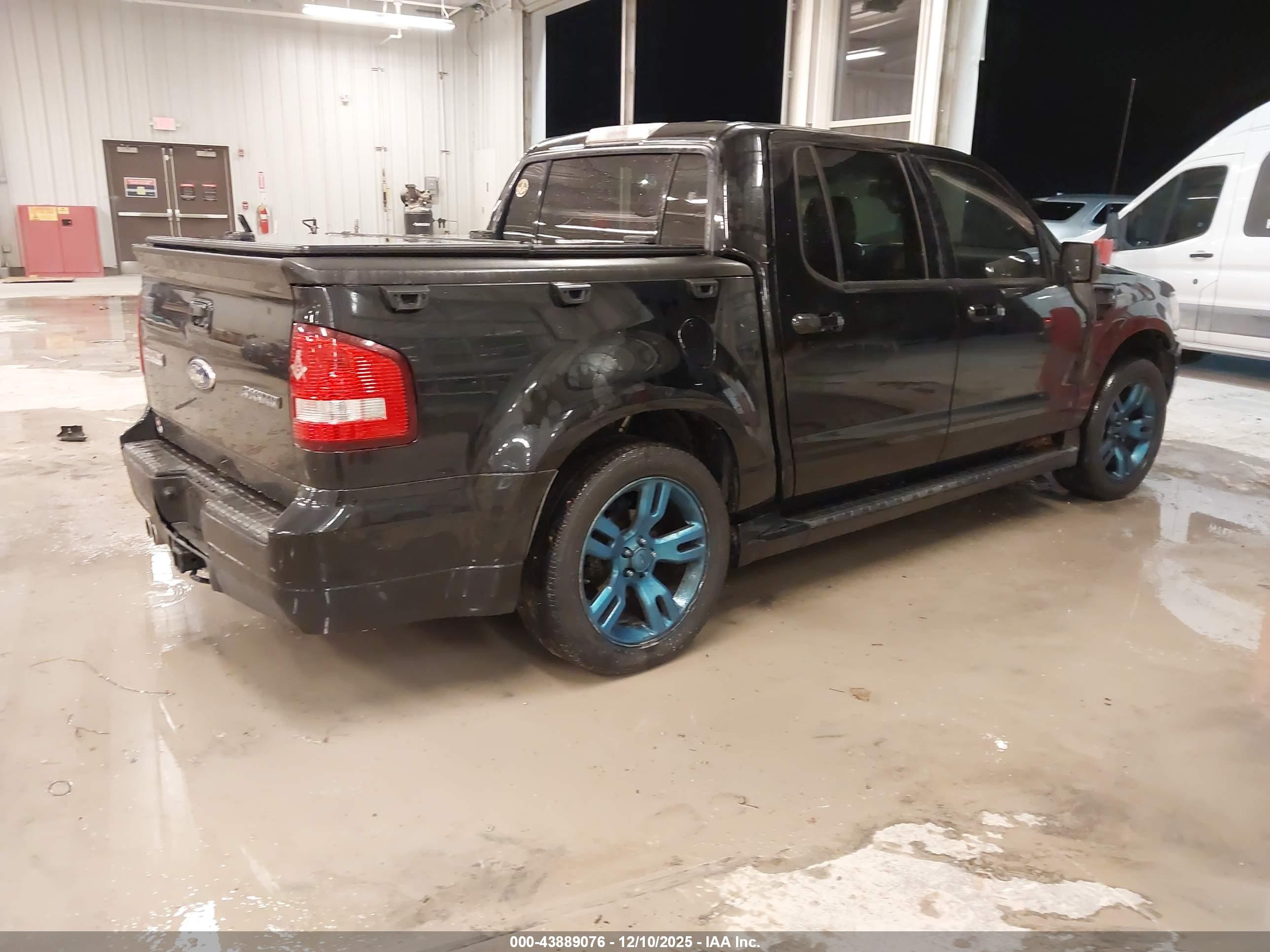 FORD EXPLORER image 4