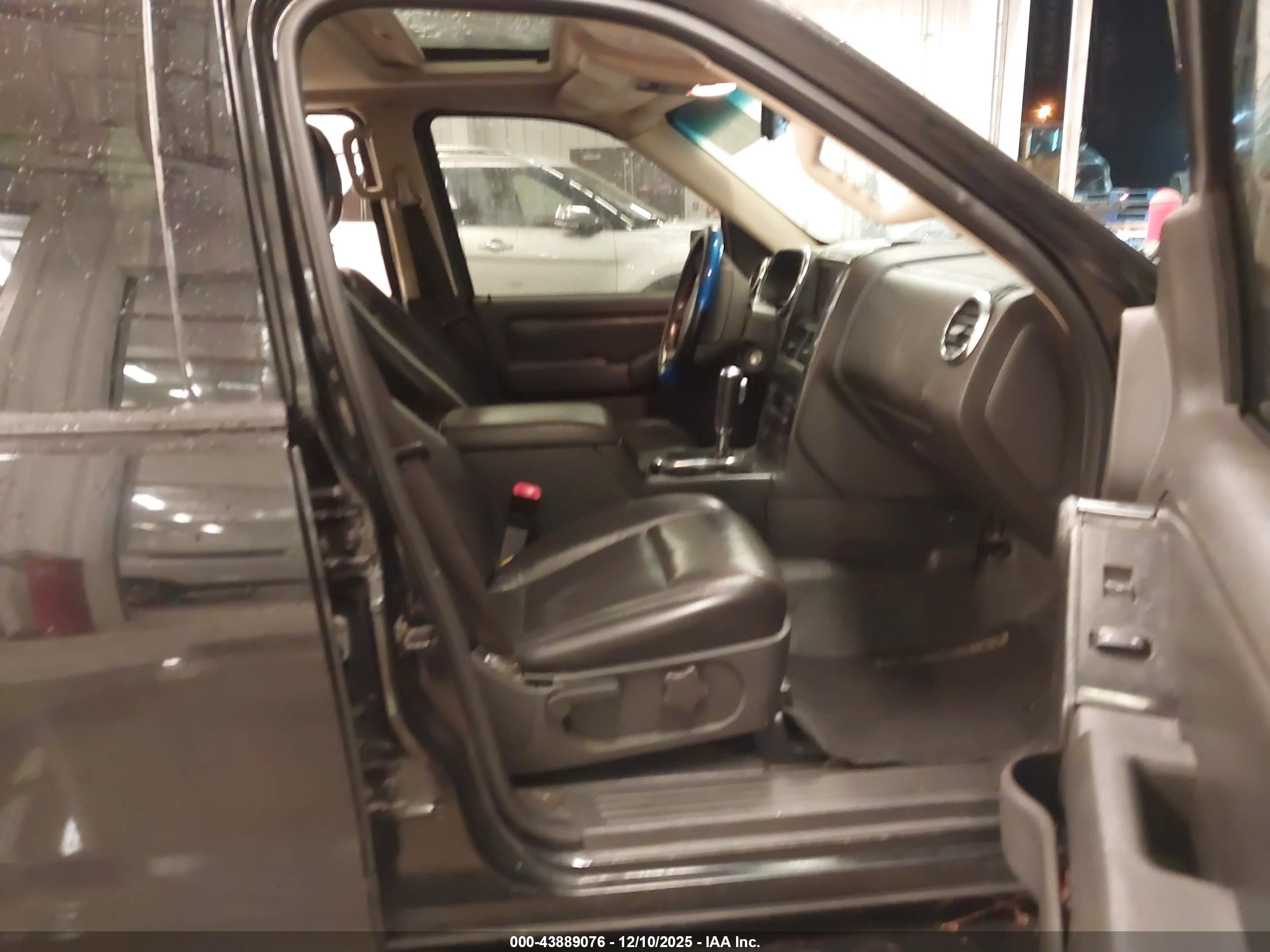 FORD EXPLORER image 5