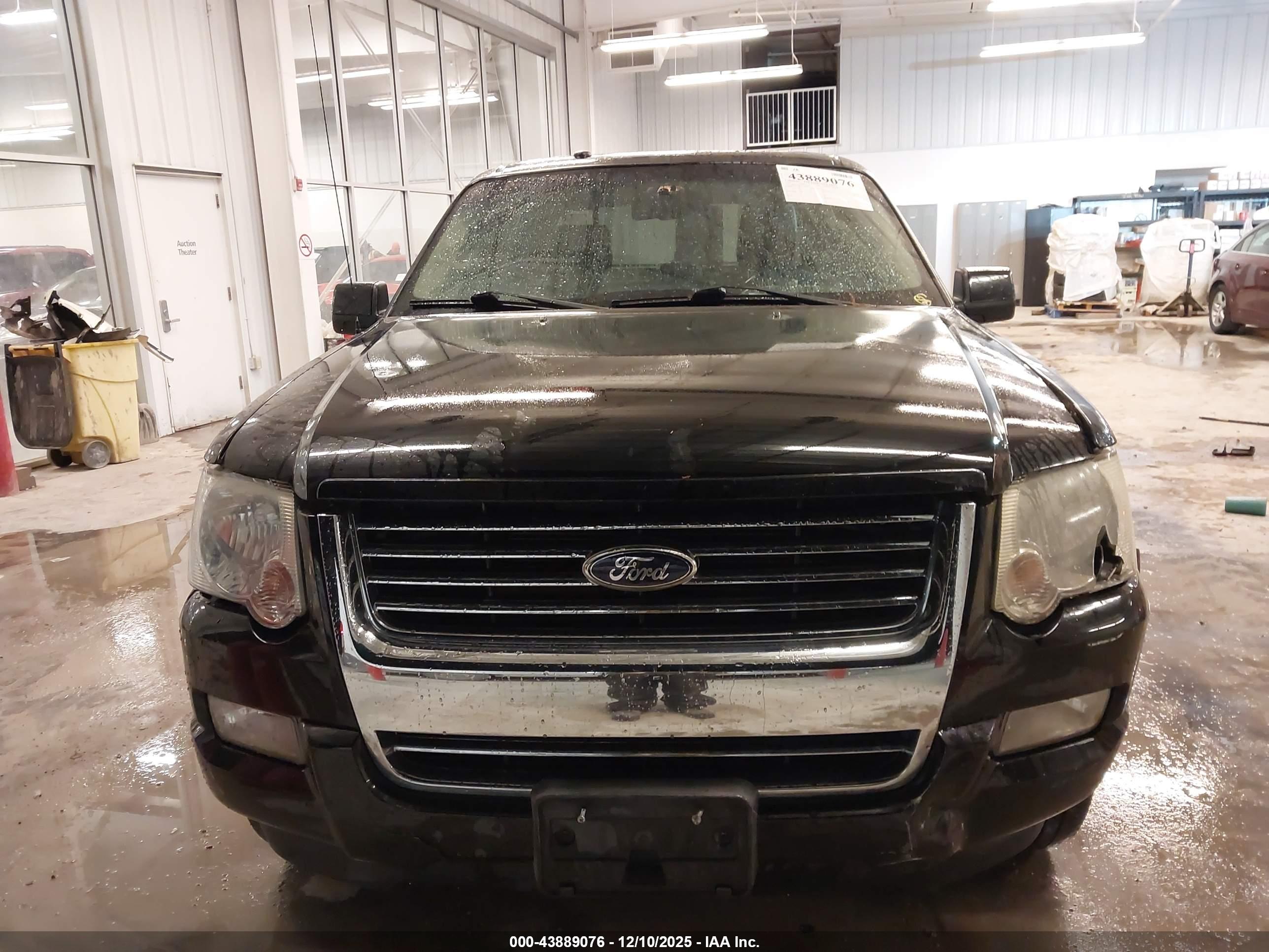 FORD EXPLORER image 6