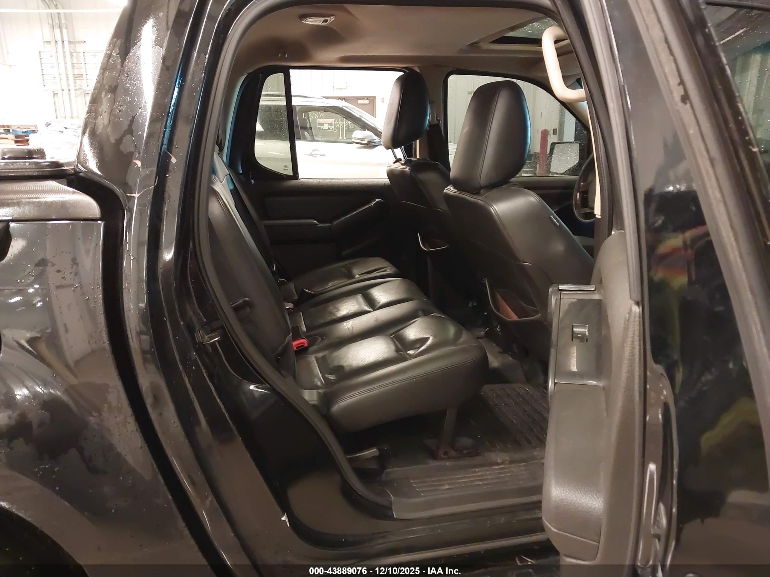 FORD EXPLORER image 8