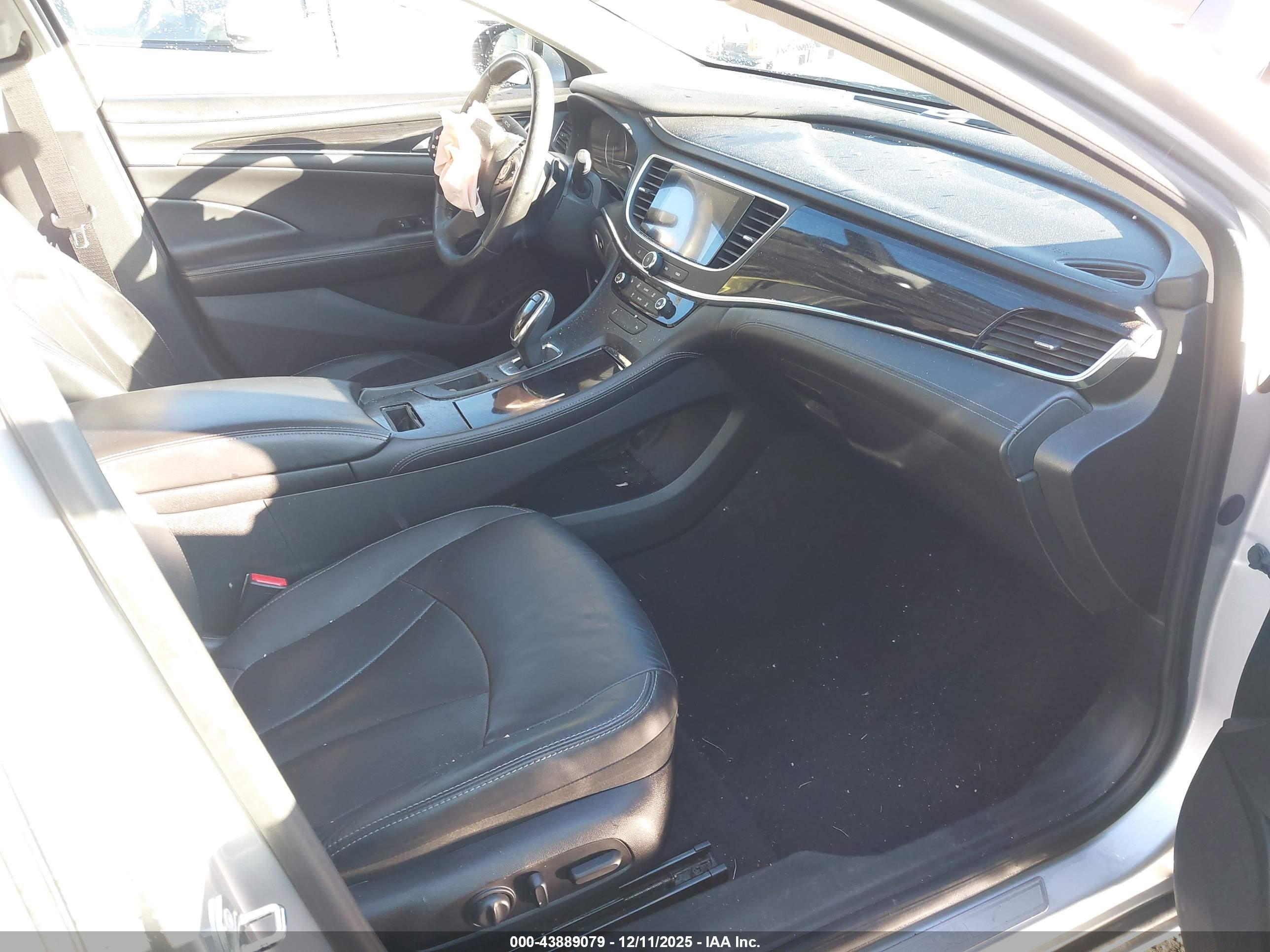 BUICK LACROSSE image 5