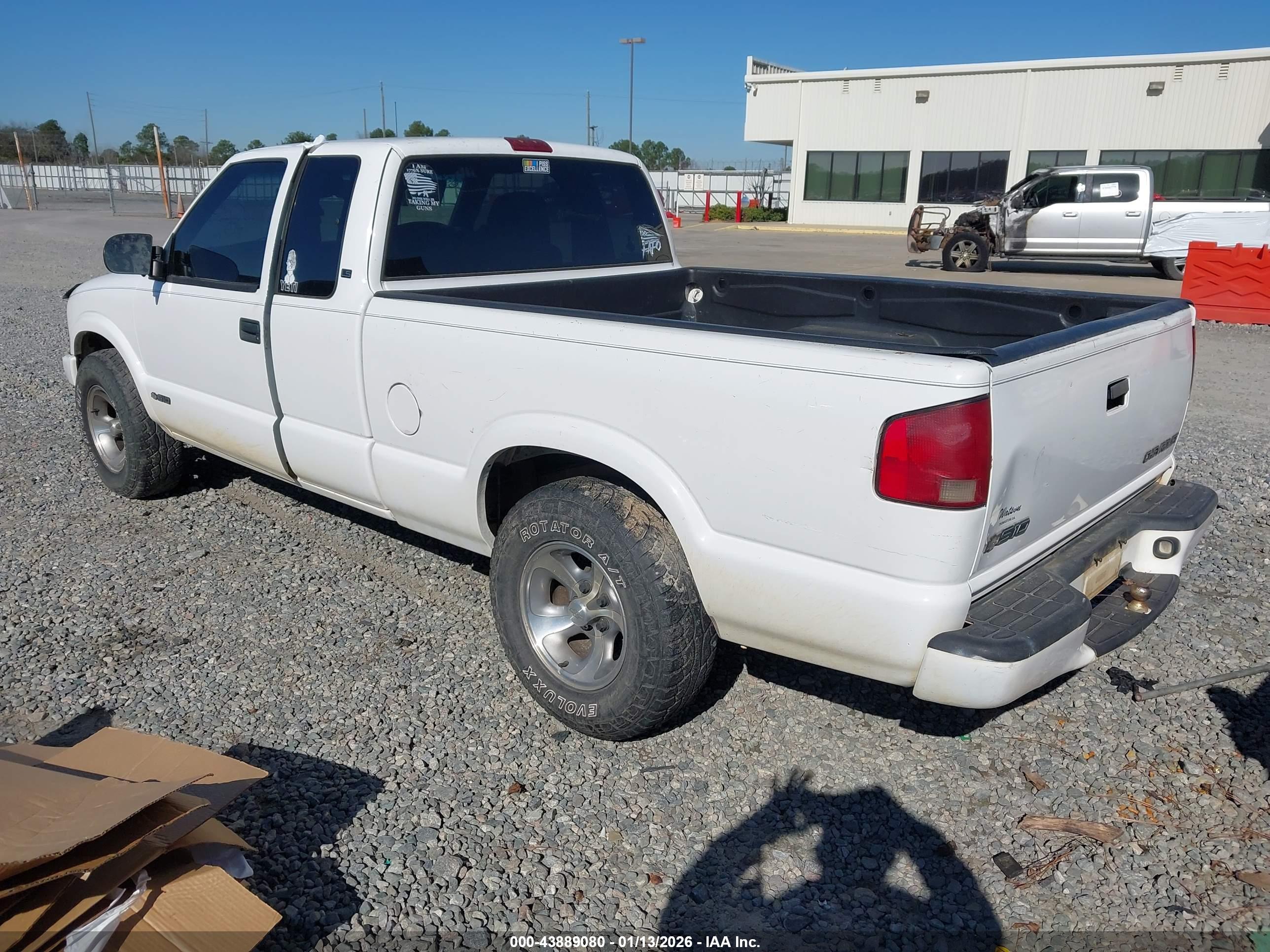 CHEVROLET S-10 image 3