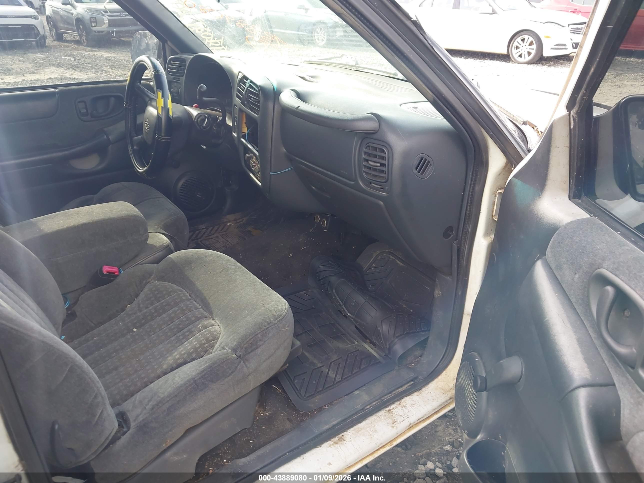 CHEVROLET S-10 image 5