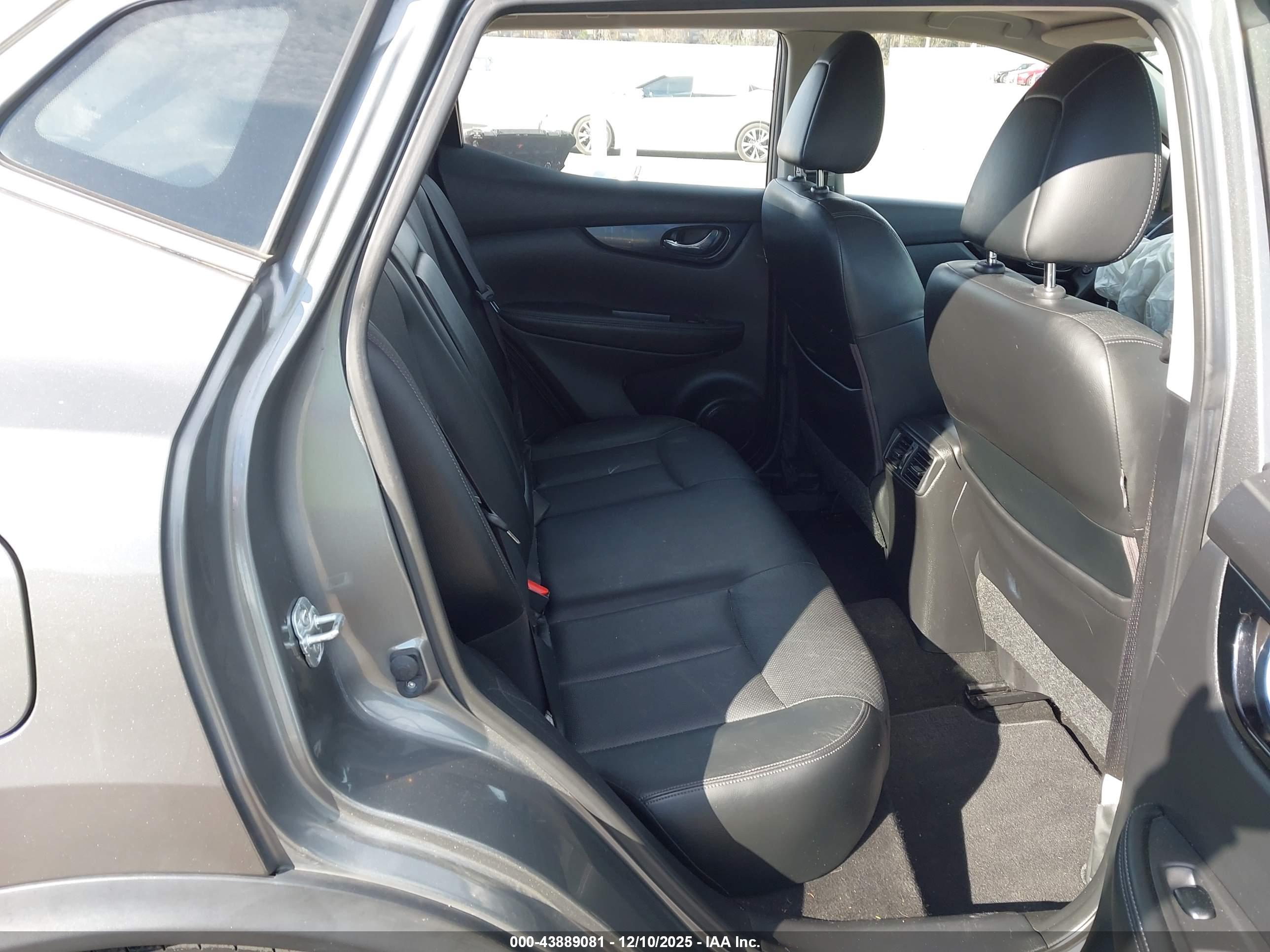 NISSAN ROGUE image 8