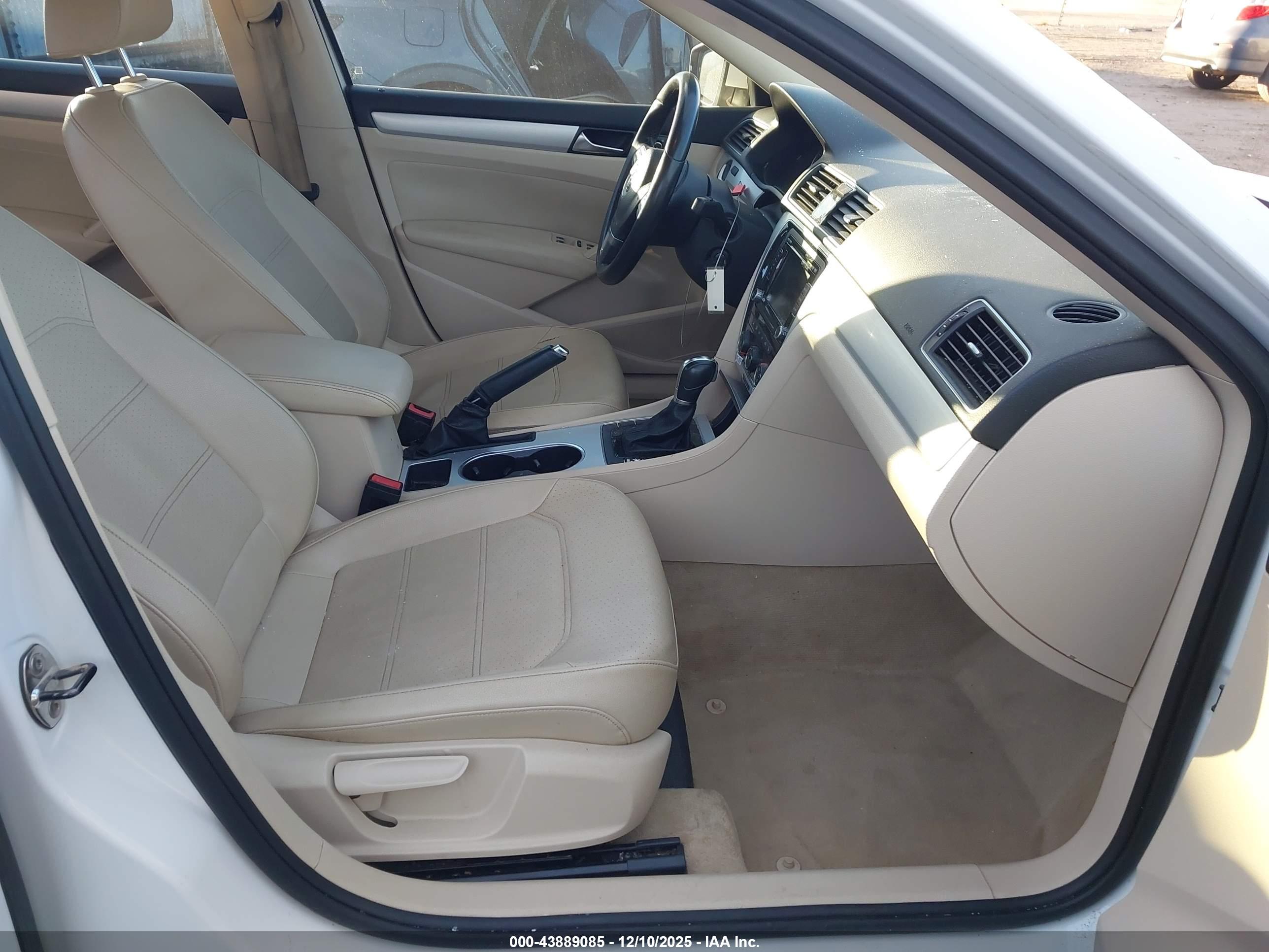VOLKSWAGEN PASSAT image 5