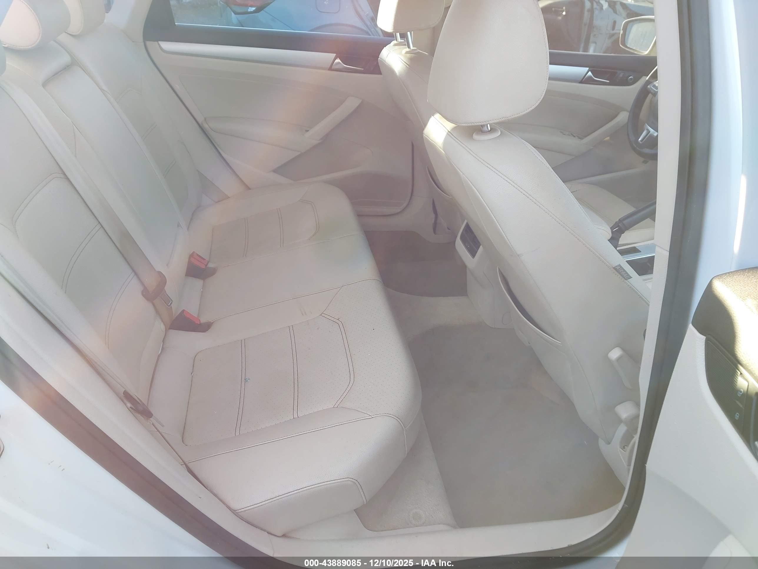 VOLKSWAGEN PASSAT image 8