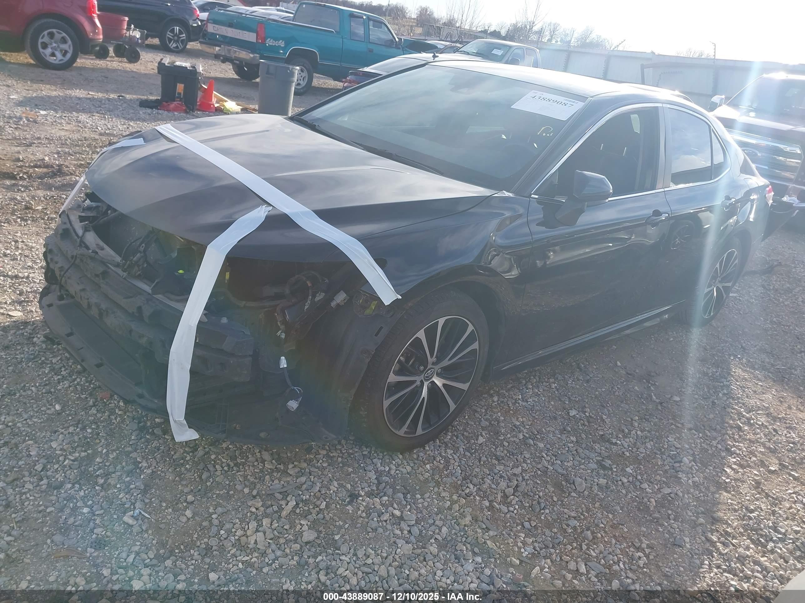 TOYOTA CAMRY image 2