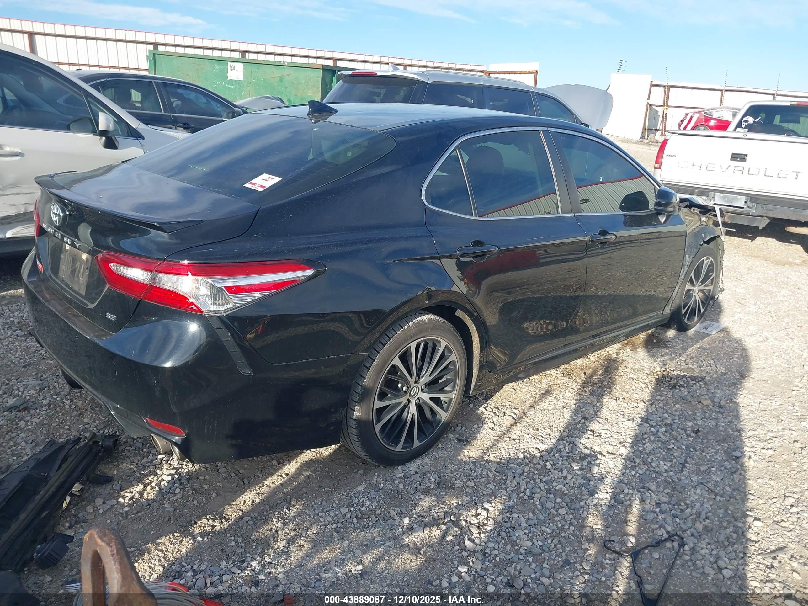 TOYOTA CAMRY image 4