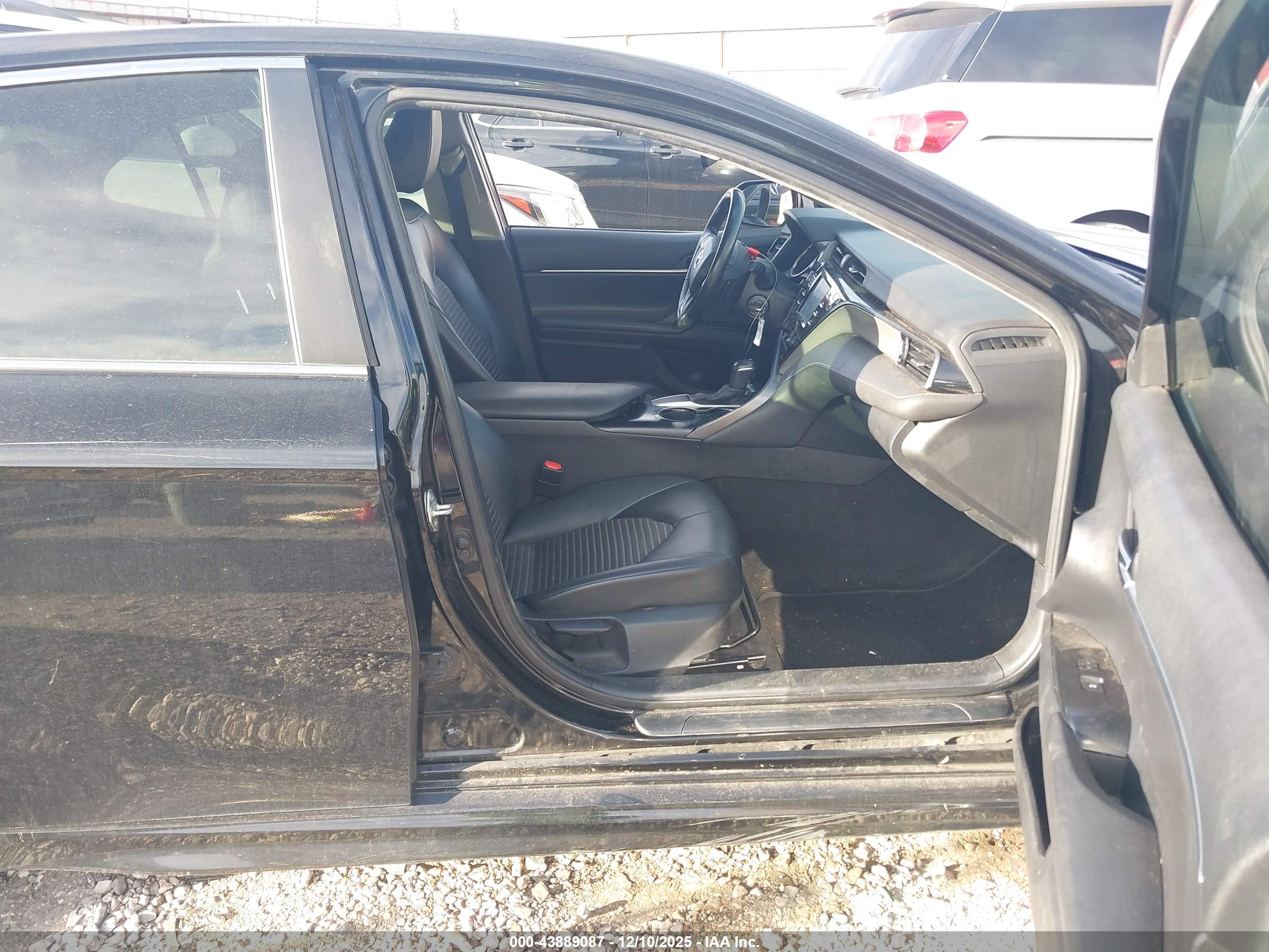 TOYOTA CAMRY image 5