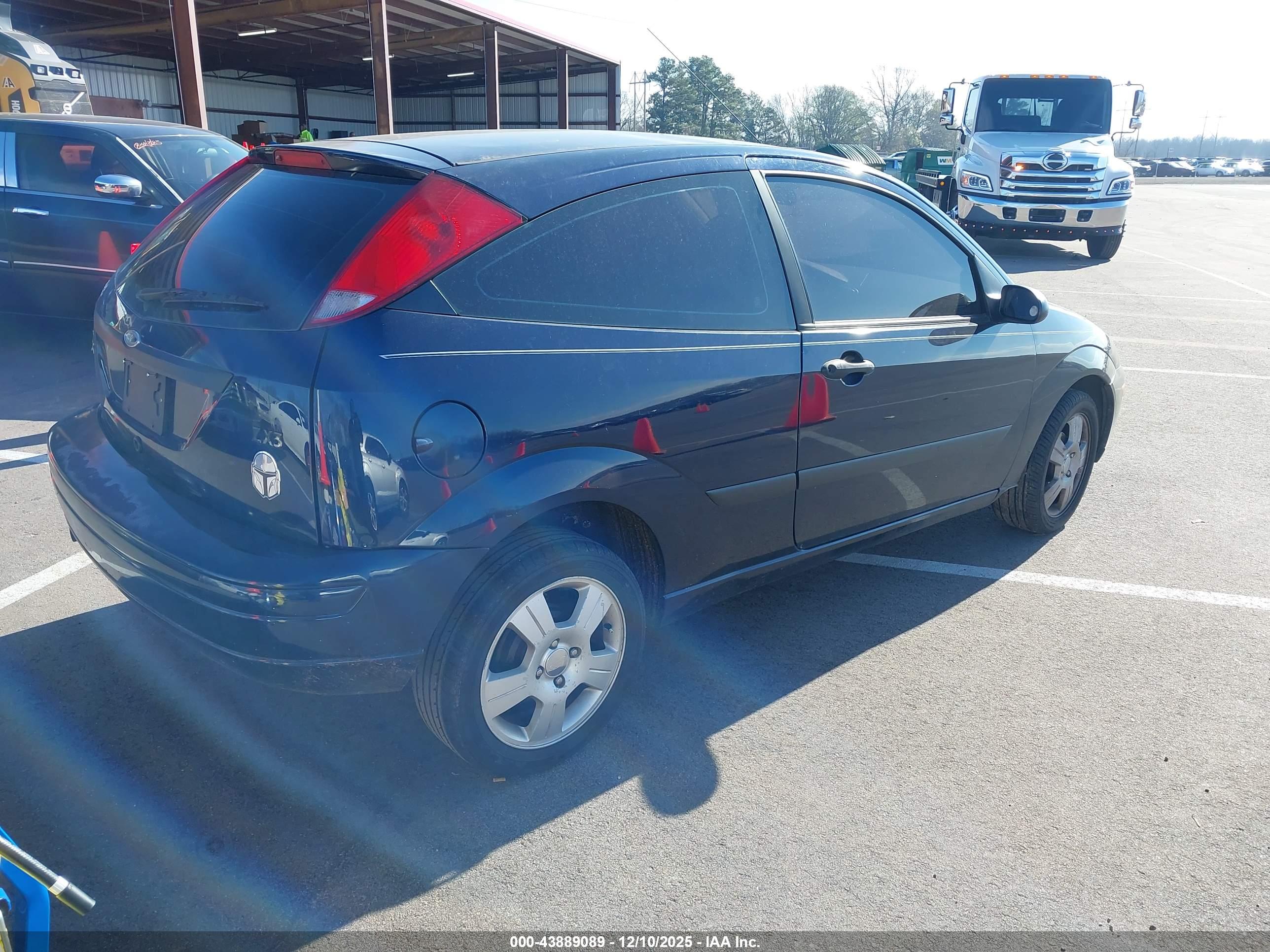 FORD FOCUS image 4
