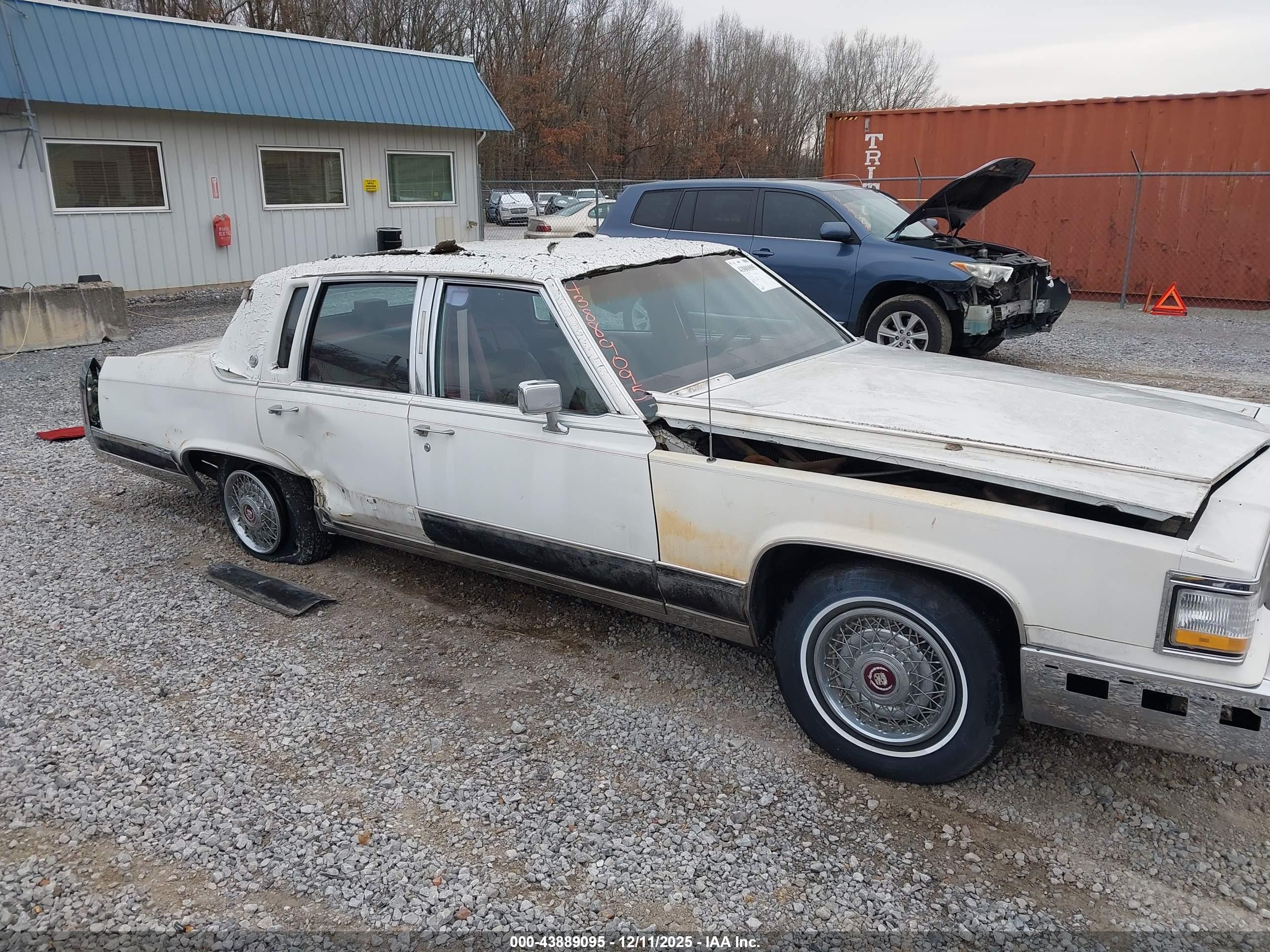 CADILLAC BROUGHAM image 6