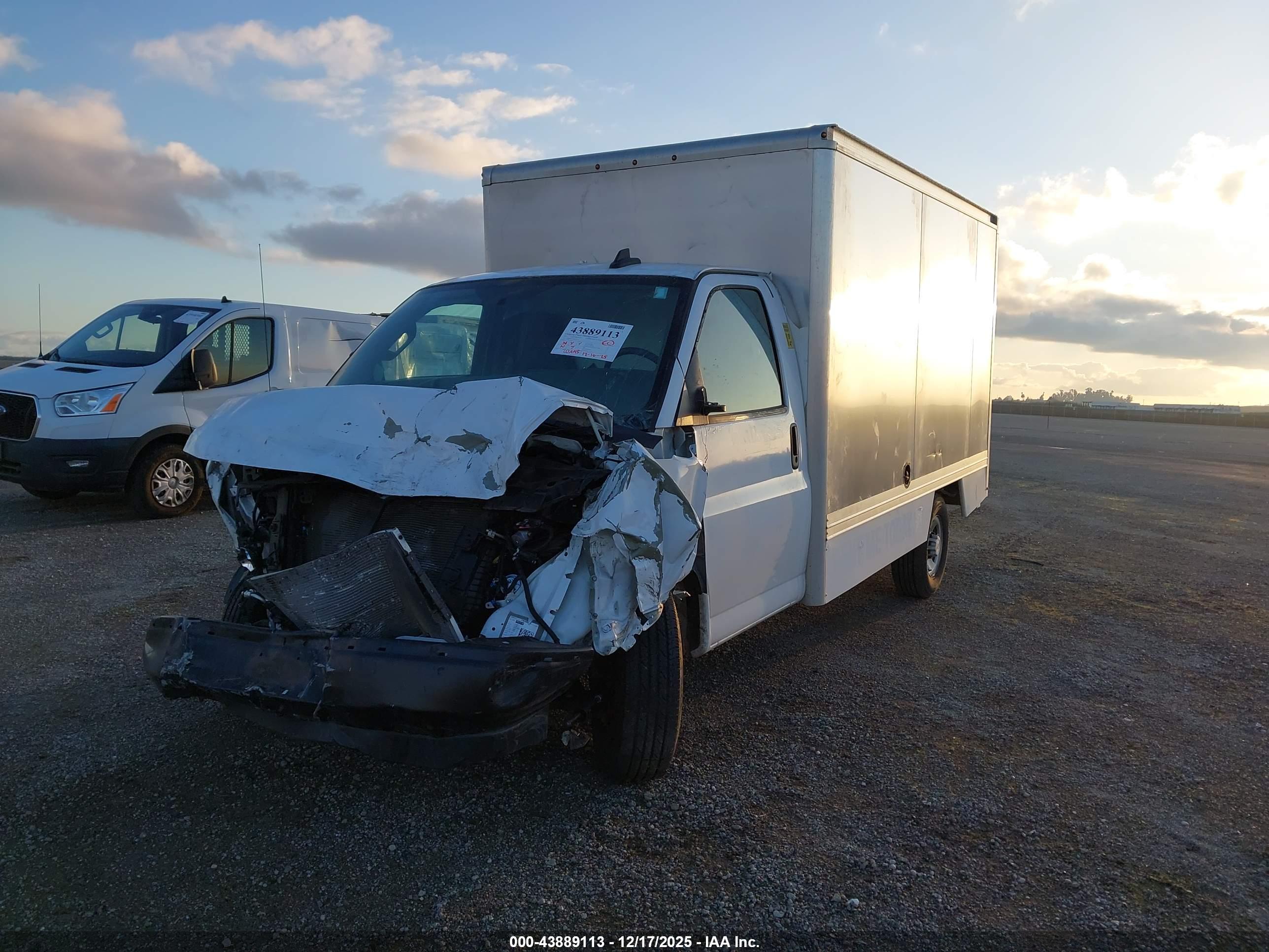 CHEVROLET EXPRESS image 2
