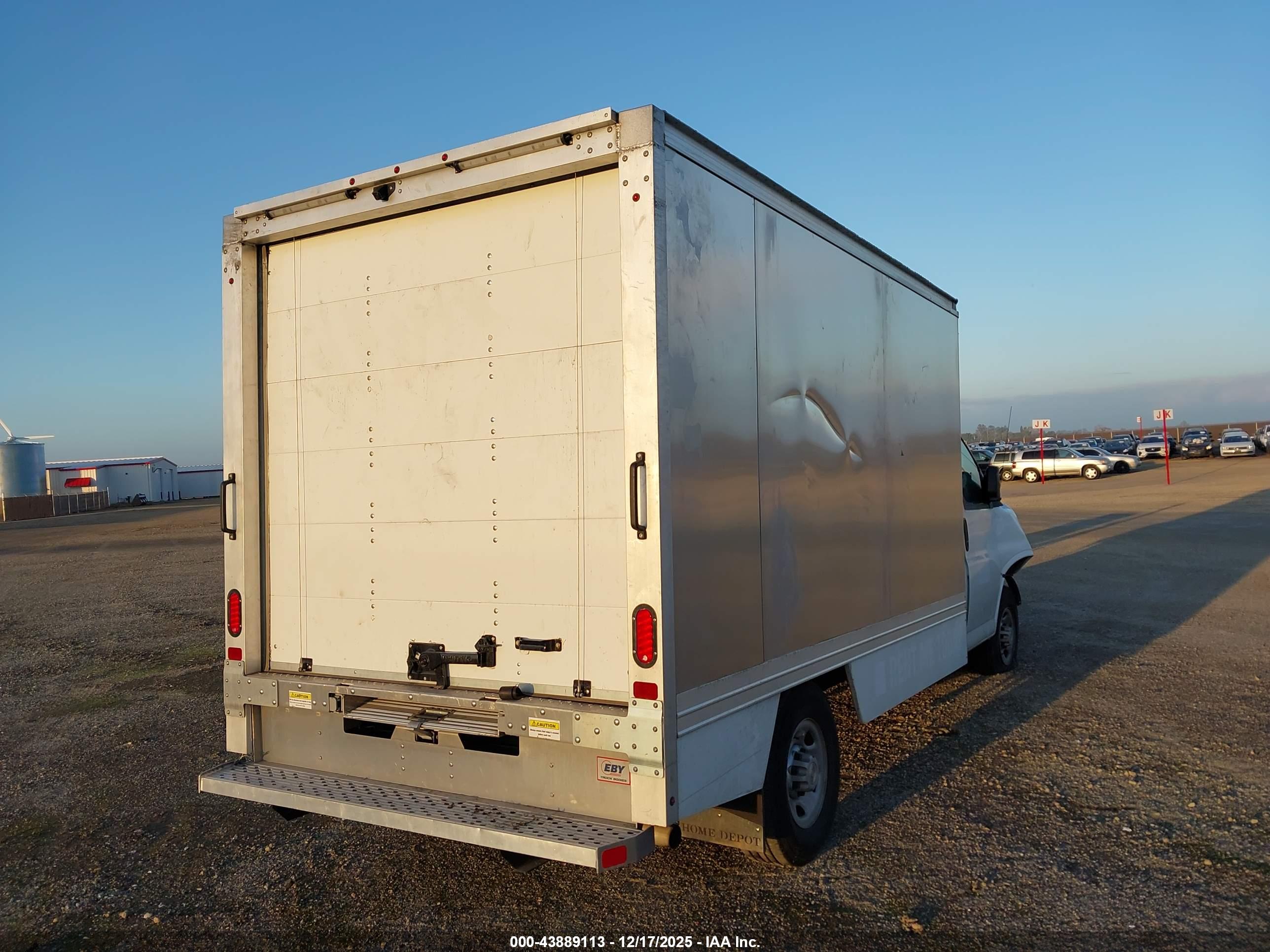 CHEVROLET EXPRESS image 4