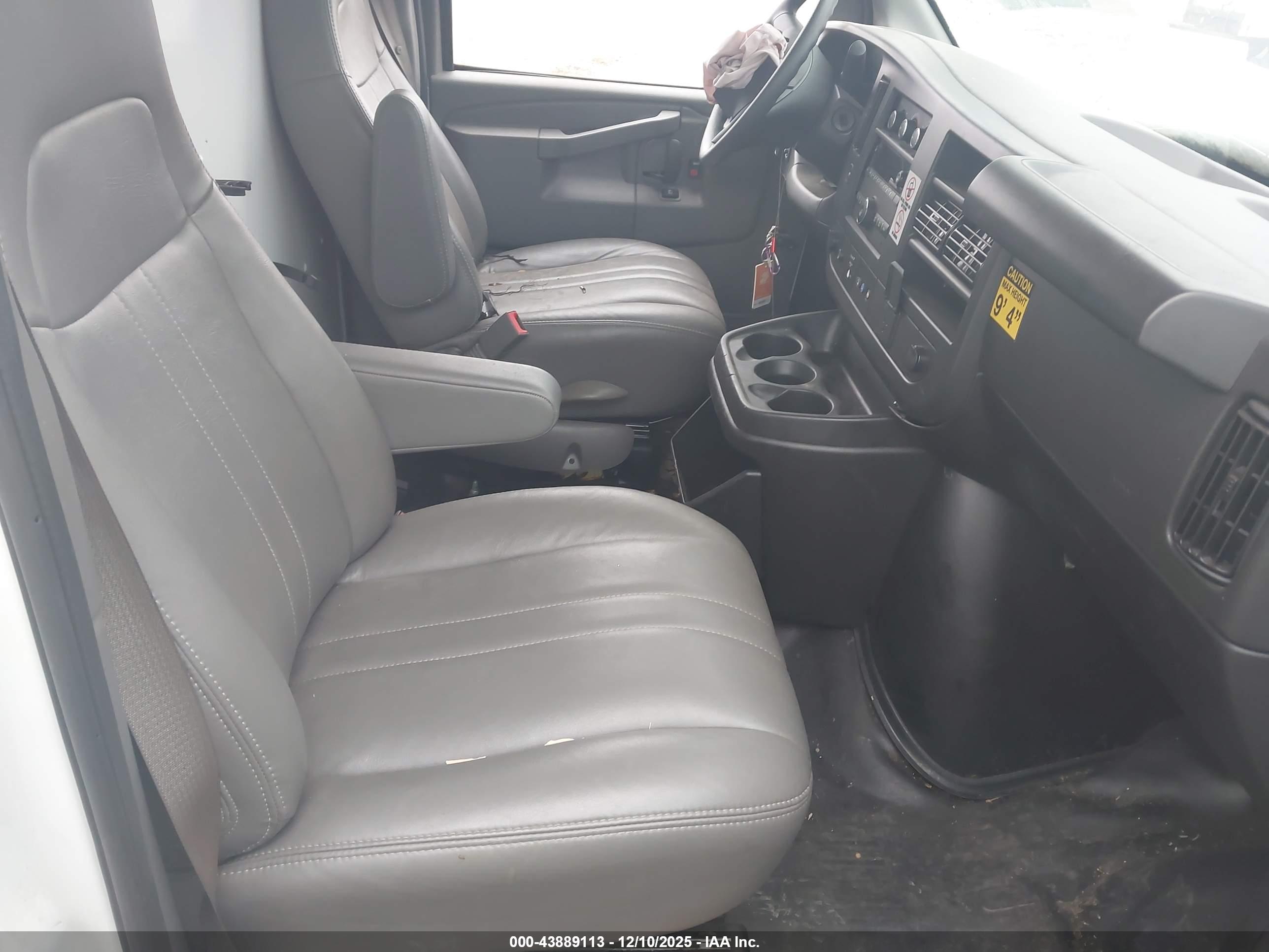 CHEVROLET EXPRESS image 8