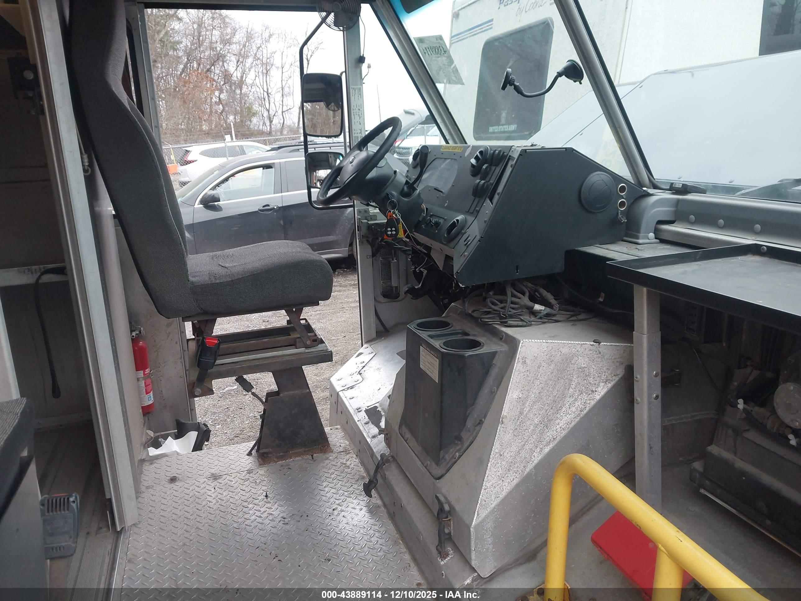 FORD E-450 image 7