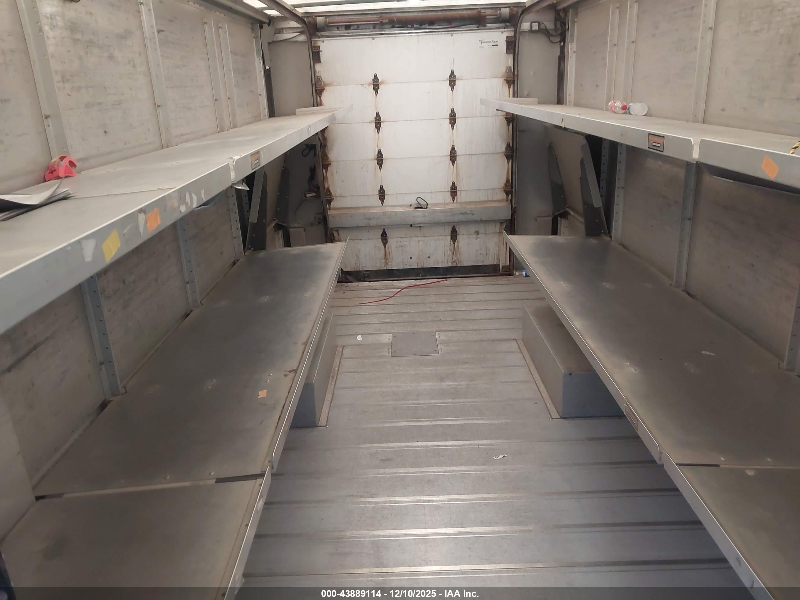 FORD E-450 image 8