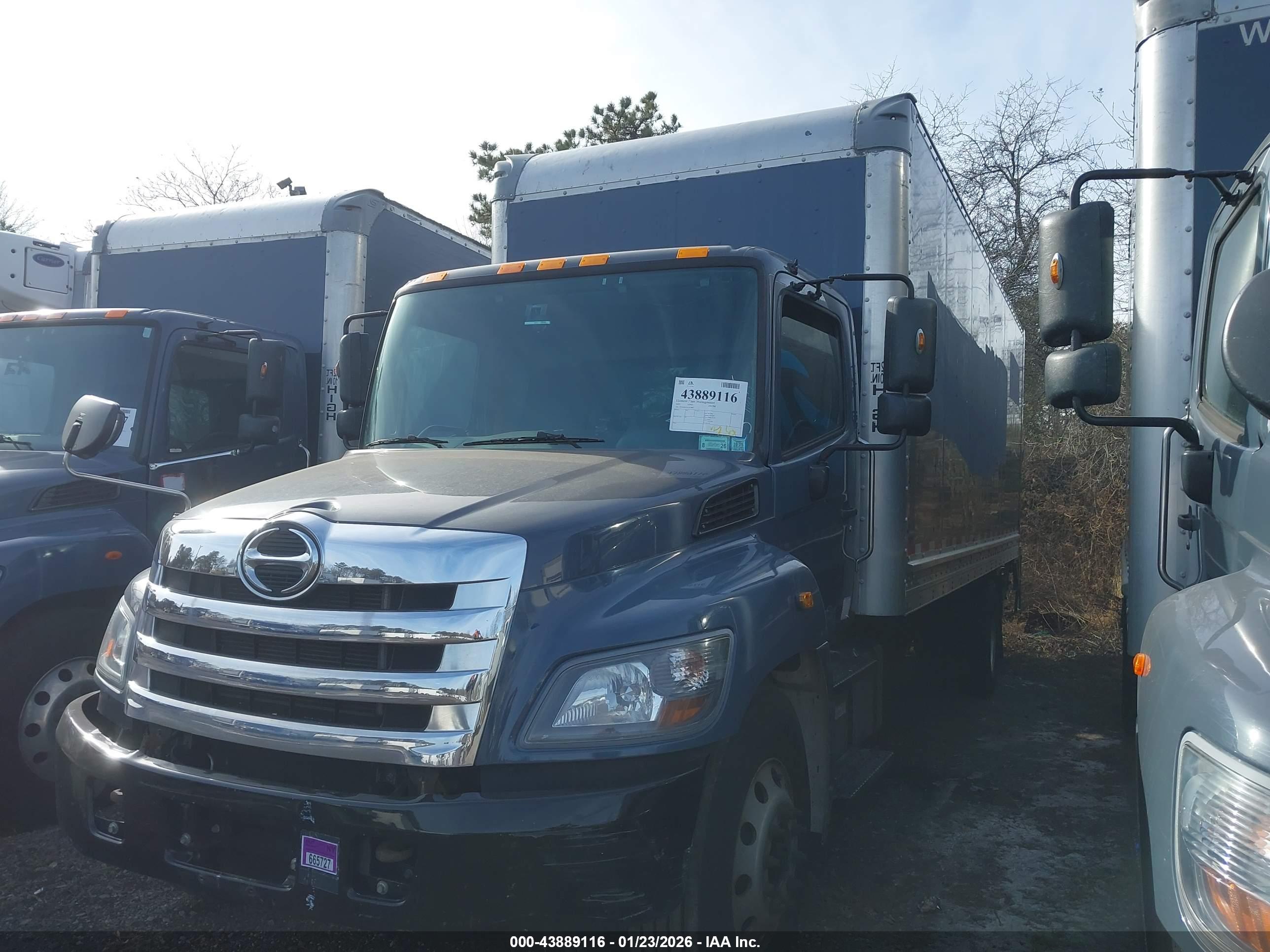 HINO 258/268 image 2