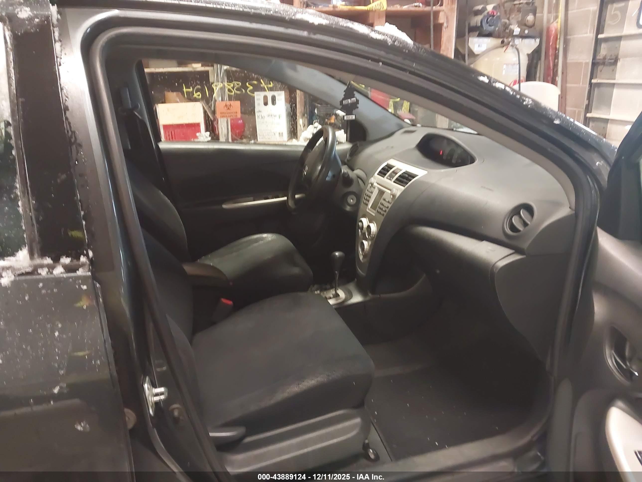 TOYOTA YARIS image 5