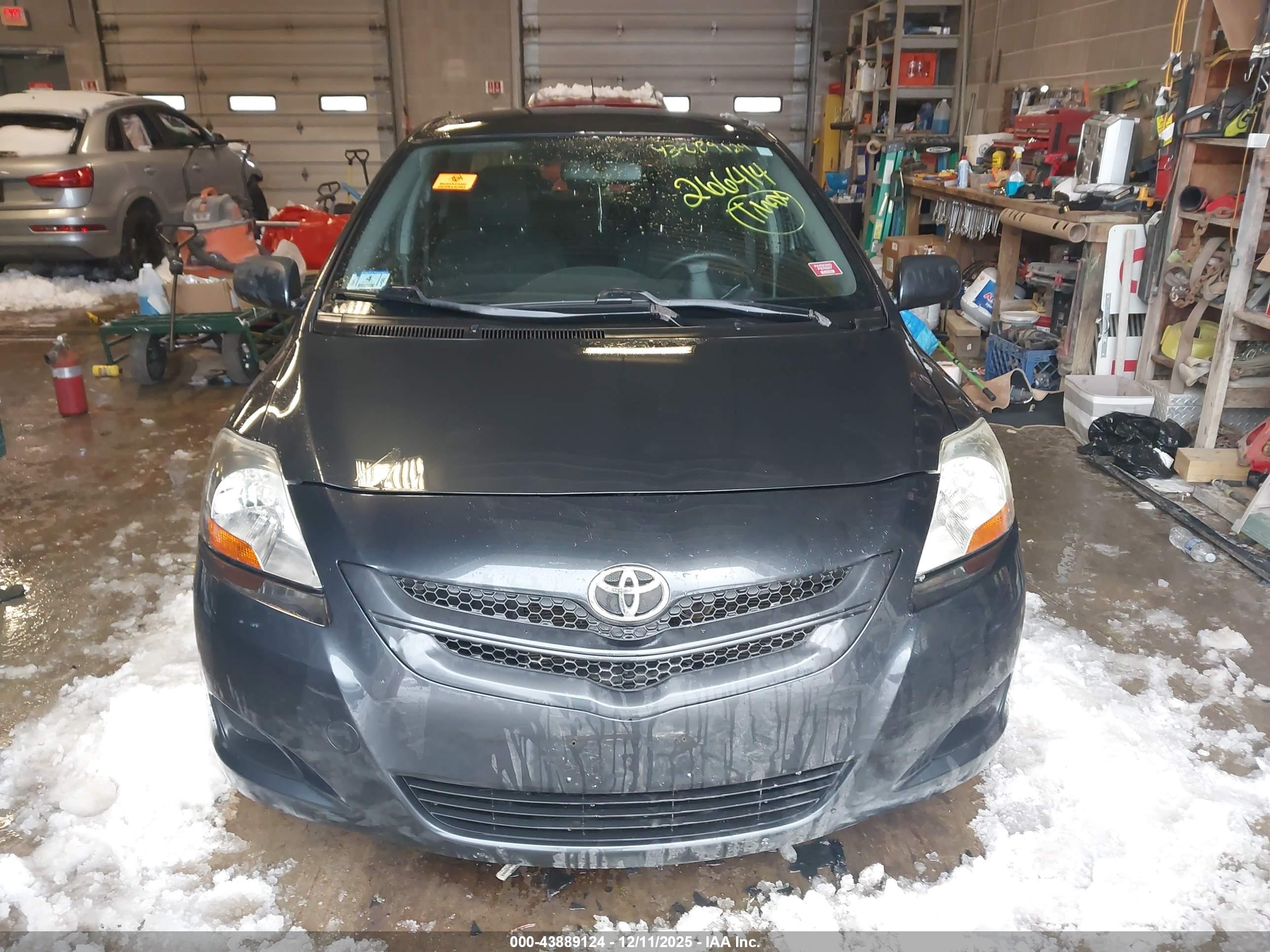TOYOTA YARIS image 6