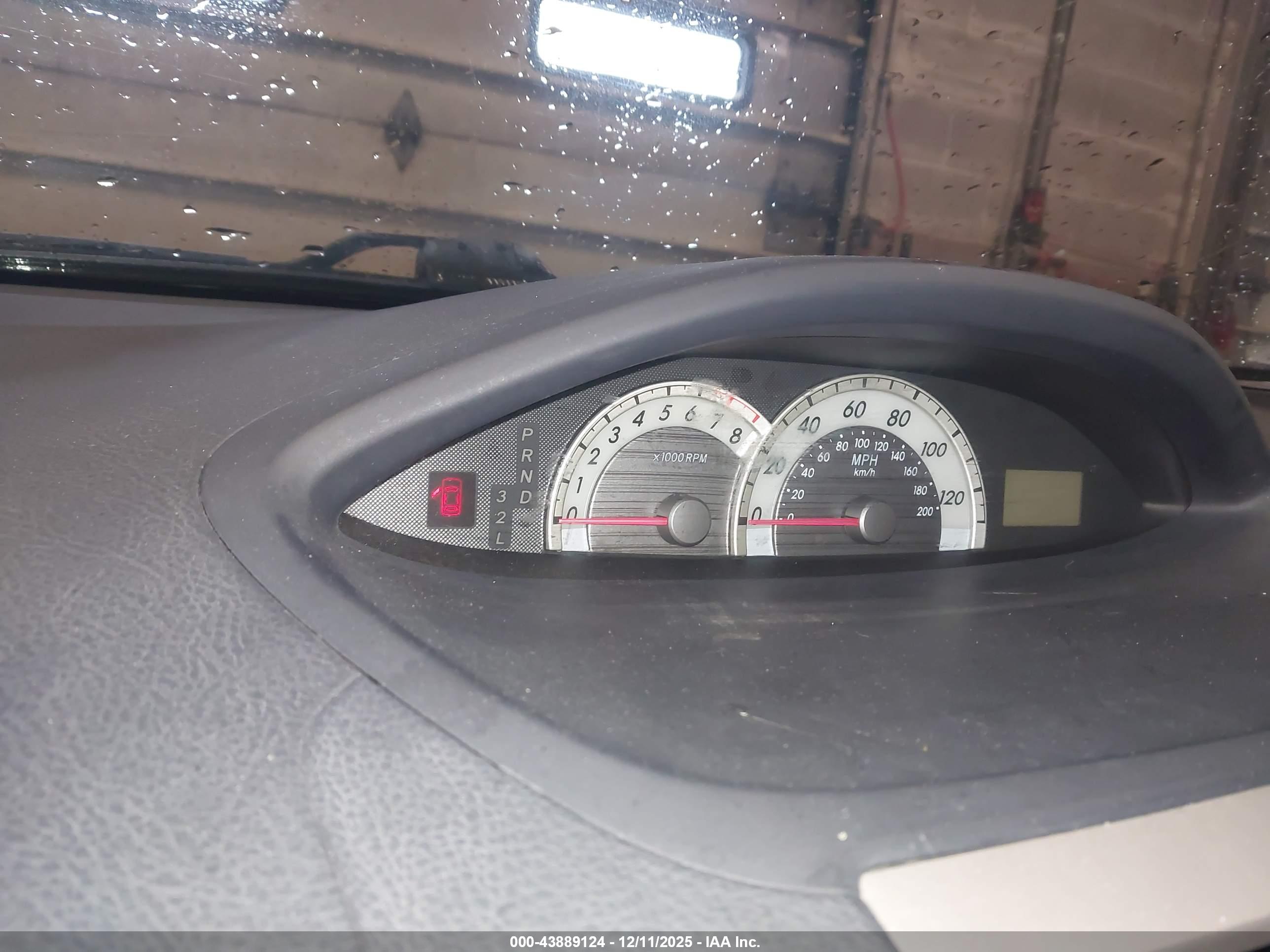 TOYOTA YARIS image 7